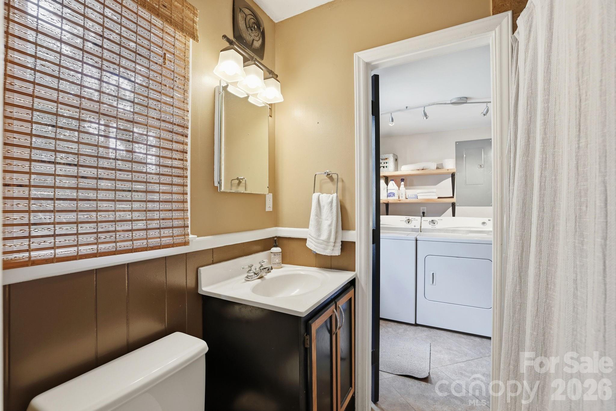 7419 Meadowdale Lane — Charlotte