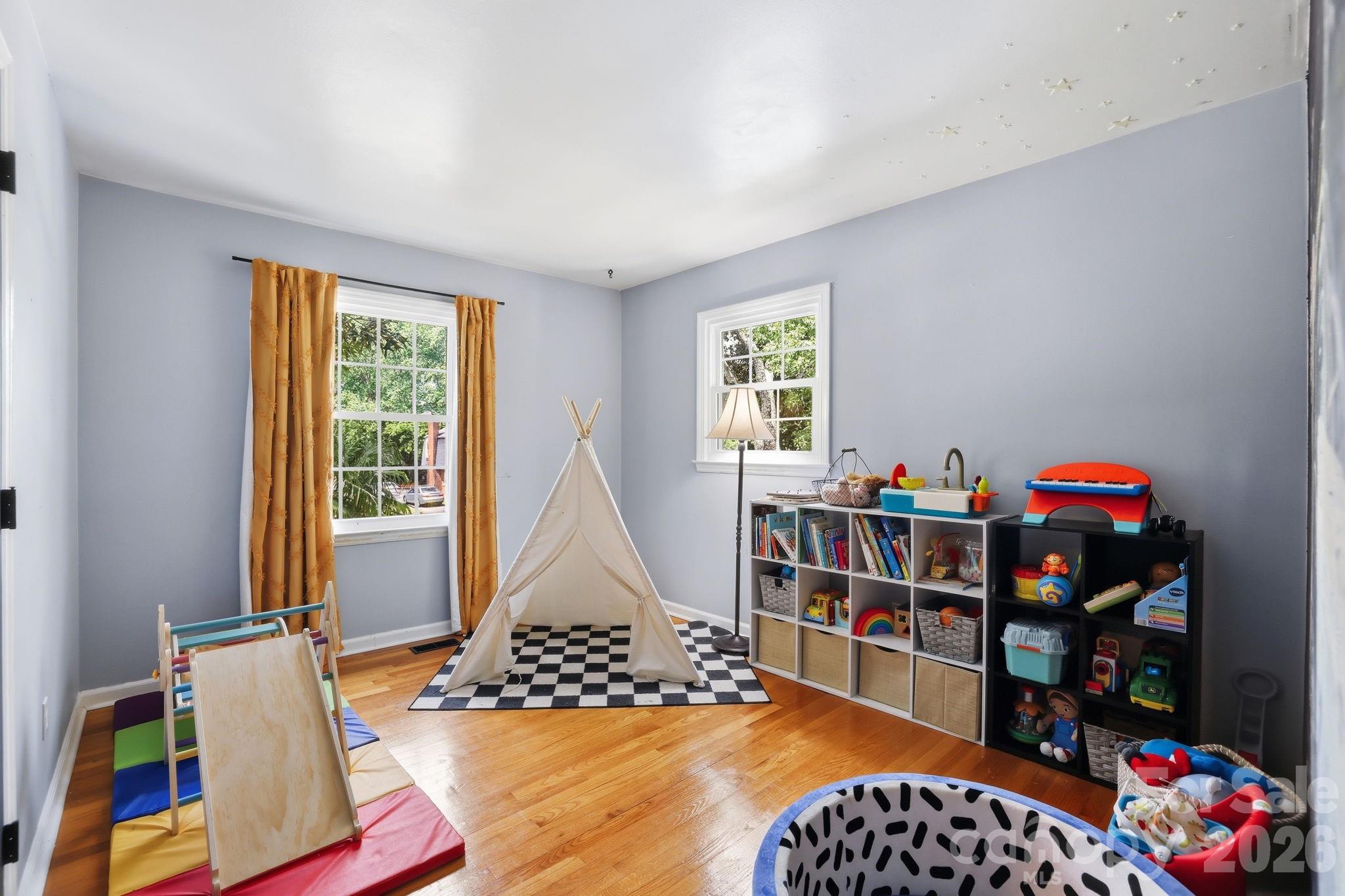 7419 Meadowdale Lane — Charlotte
