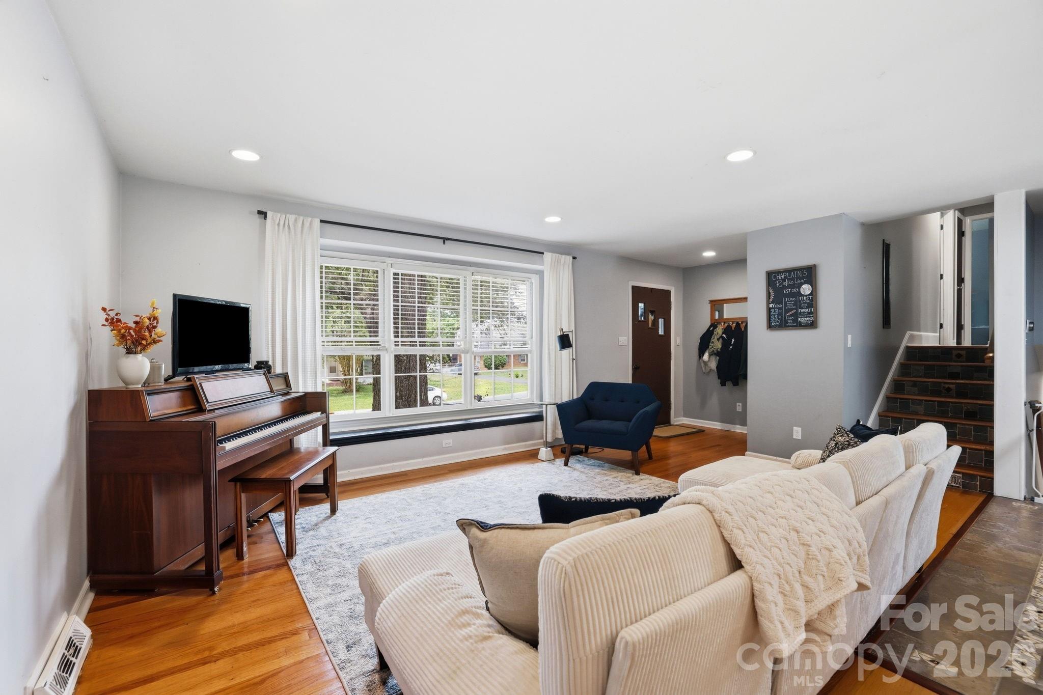7419 Meadowdale Lane — Charlotte