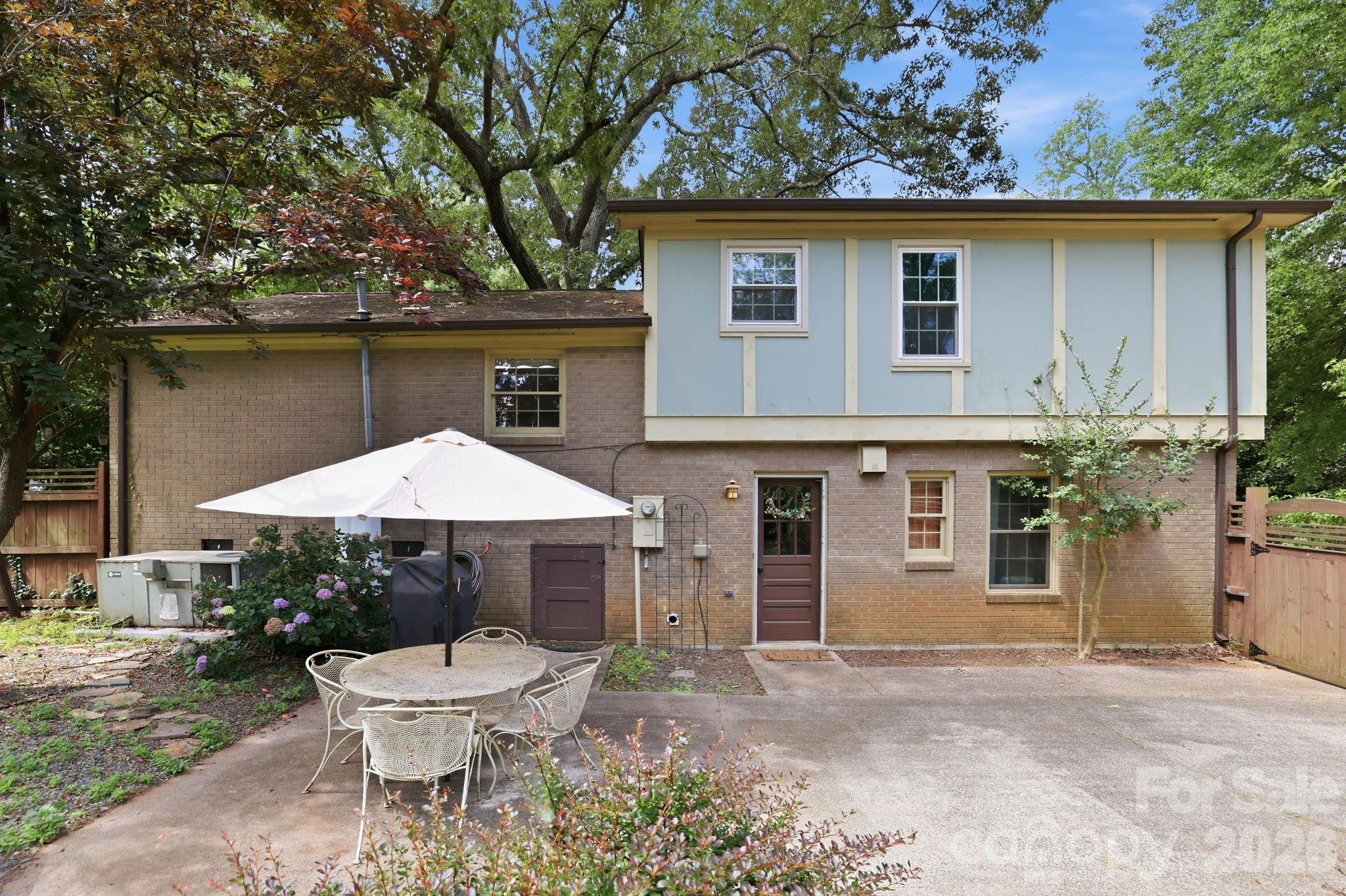 7419 Meadowdale Lane — Charlotte