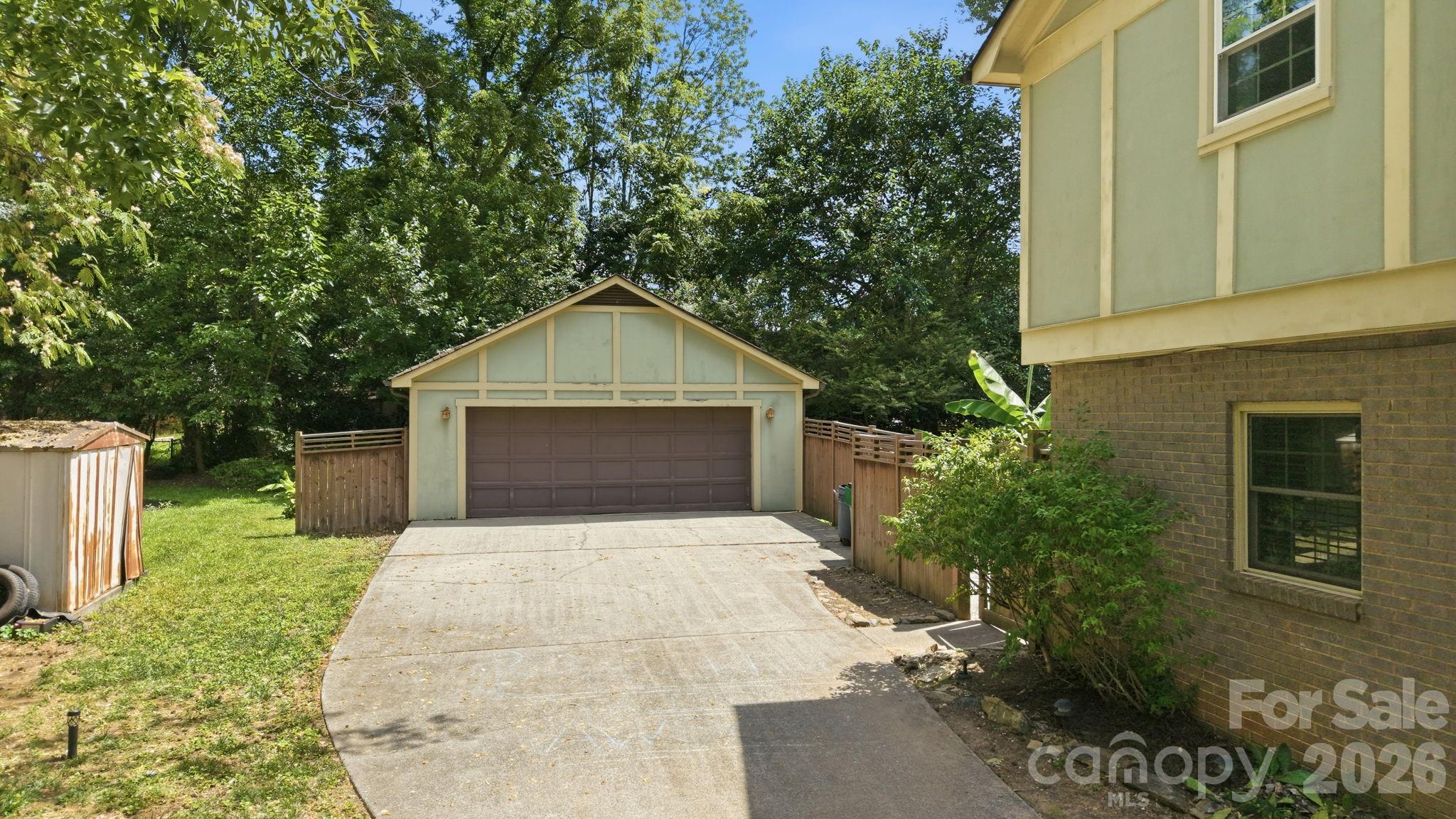7419 Meadowdale Lane — Charlotte