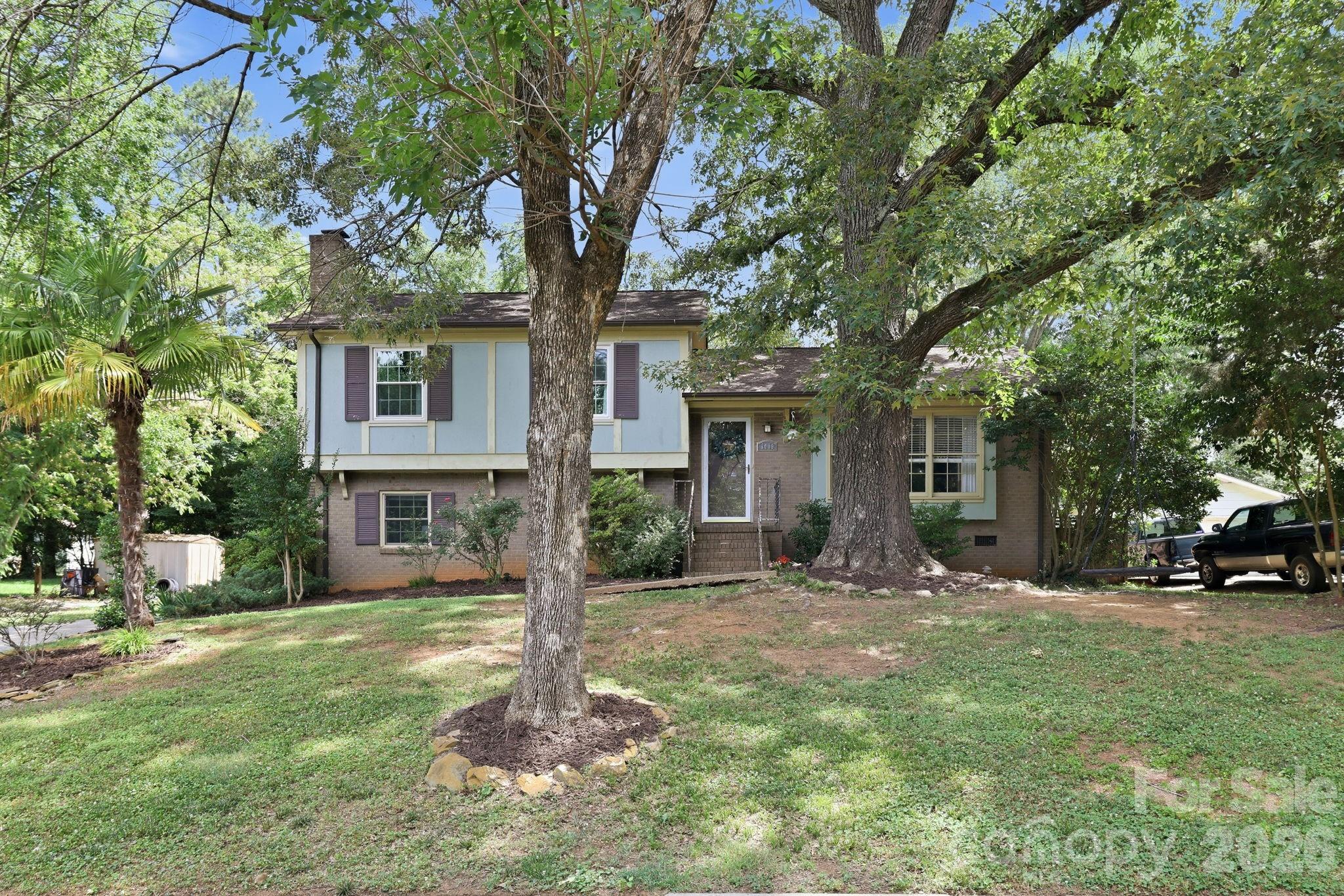 7419 Meadowdale Lane — Charlotte