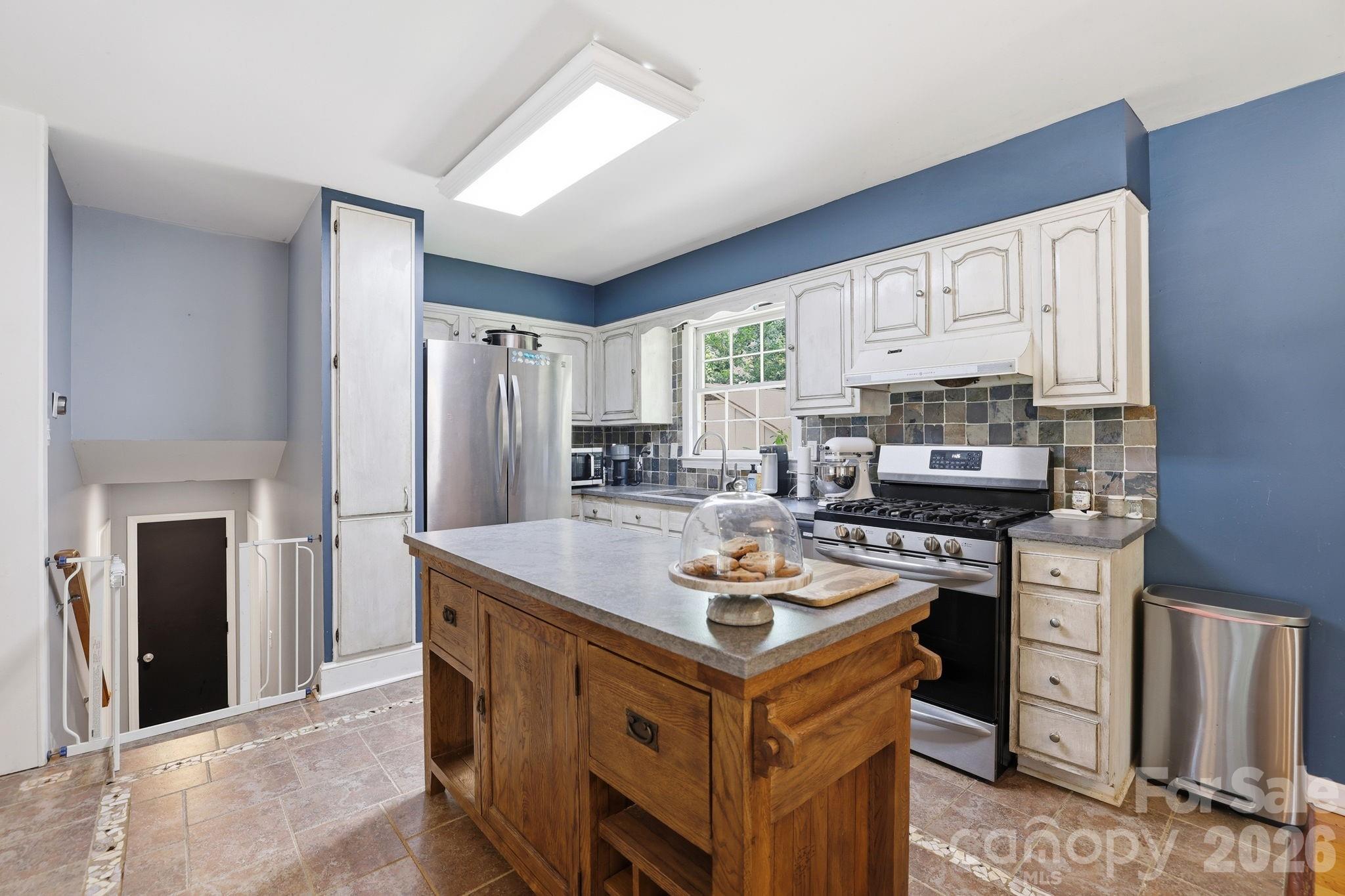 7419 Meadowdale Lane — Charlotte