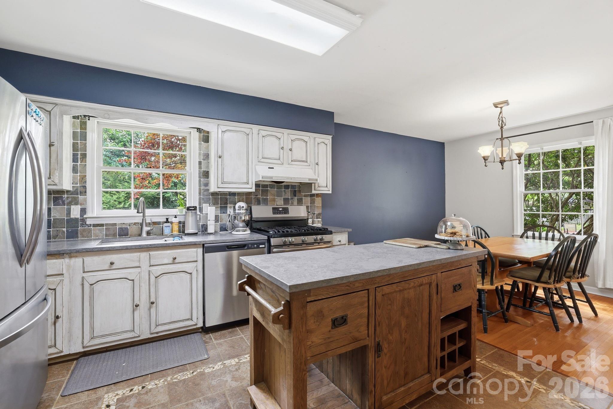 7419 Meadowdale Lane — Charlotte