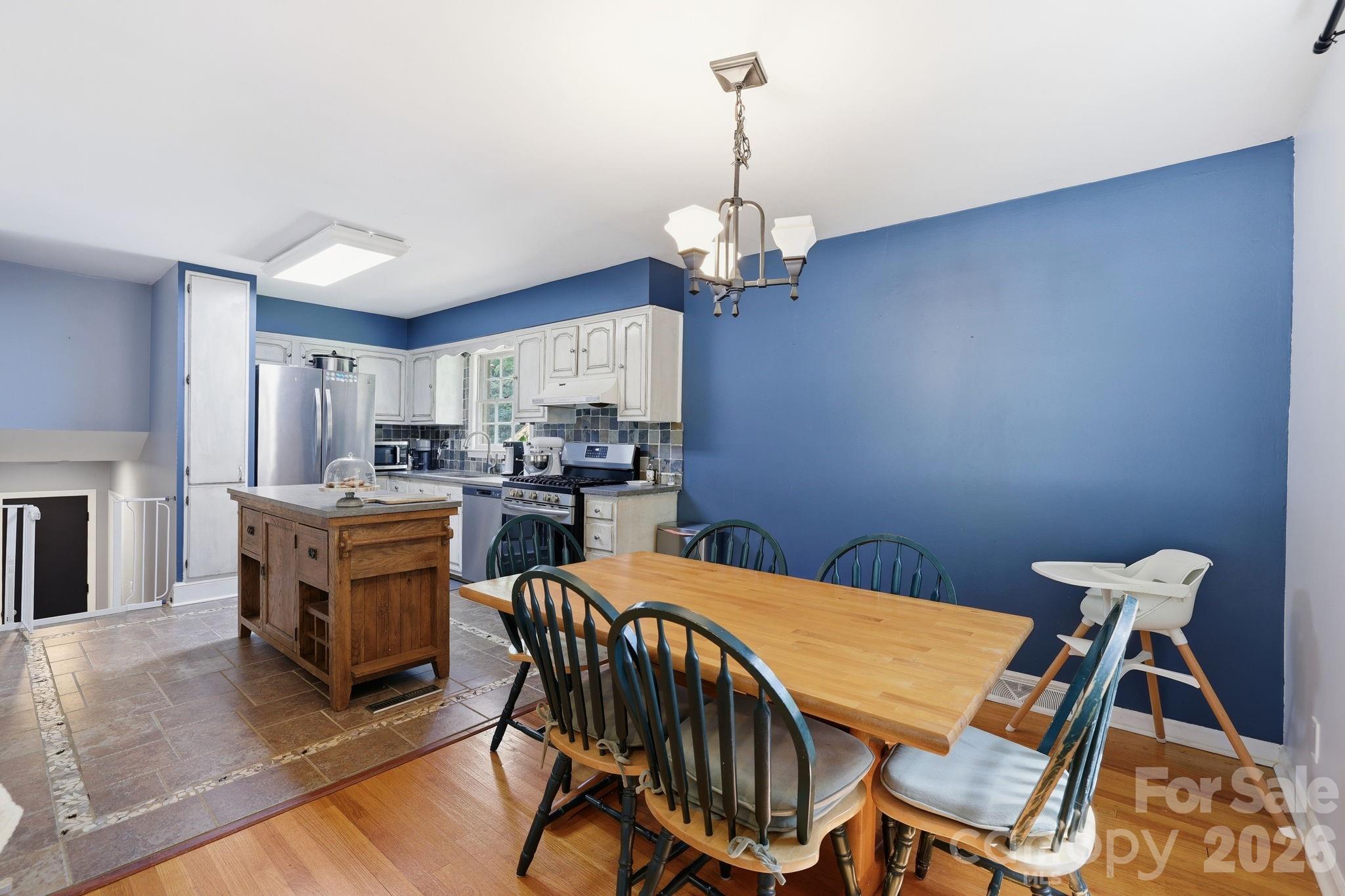 7419 Meadowdale Lane — Charlotte