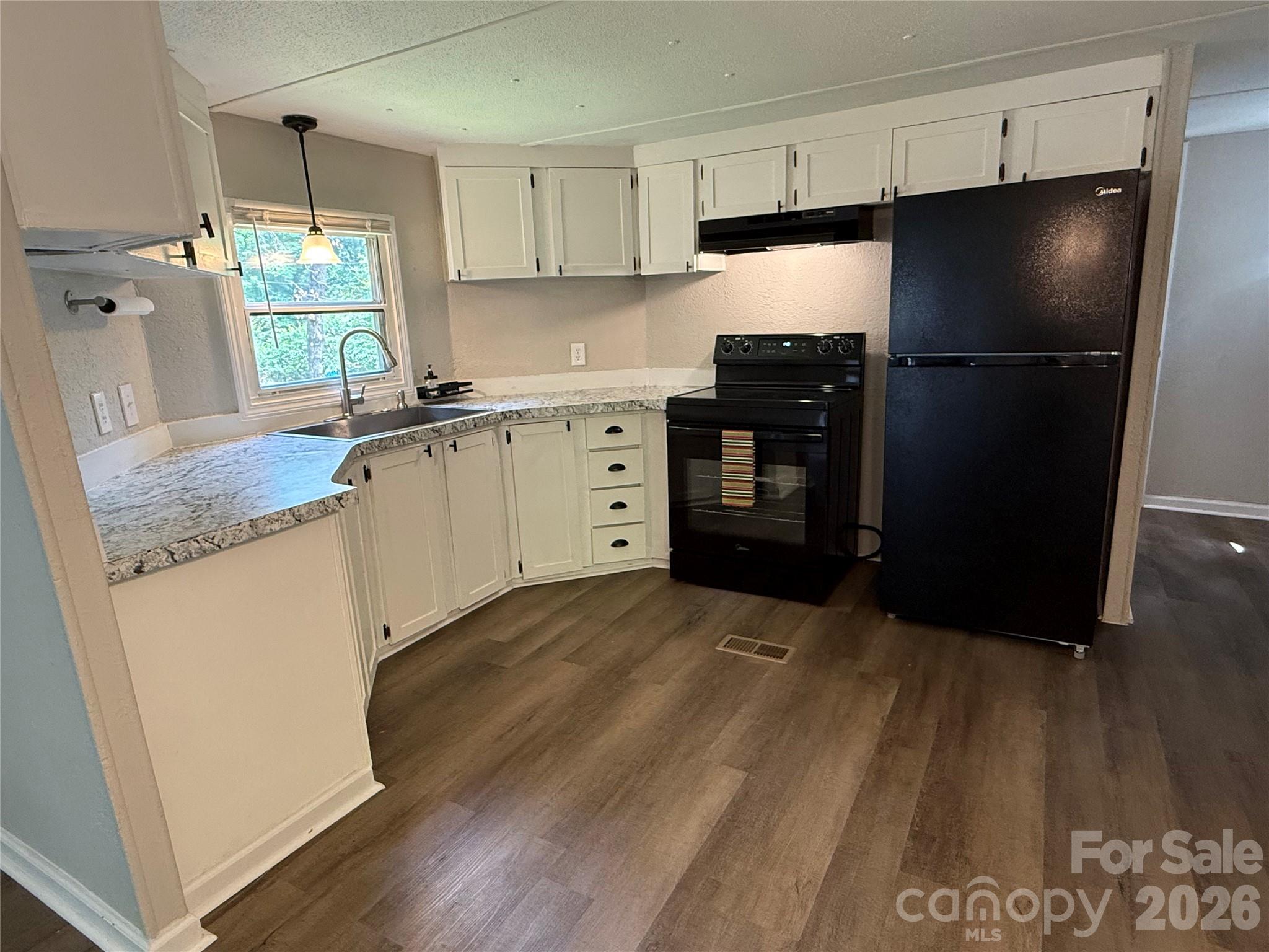 1140 Love Valley Road — Clover