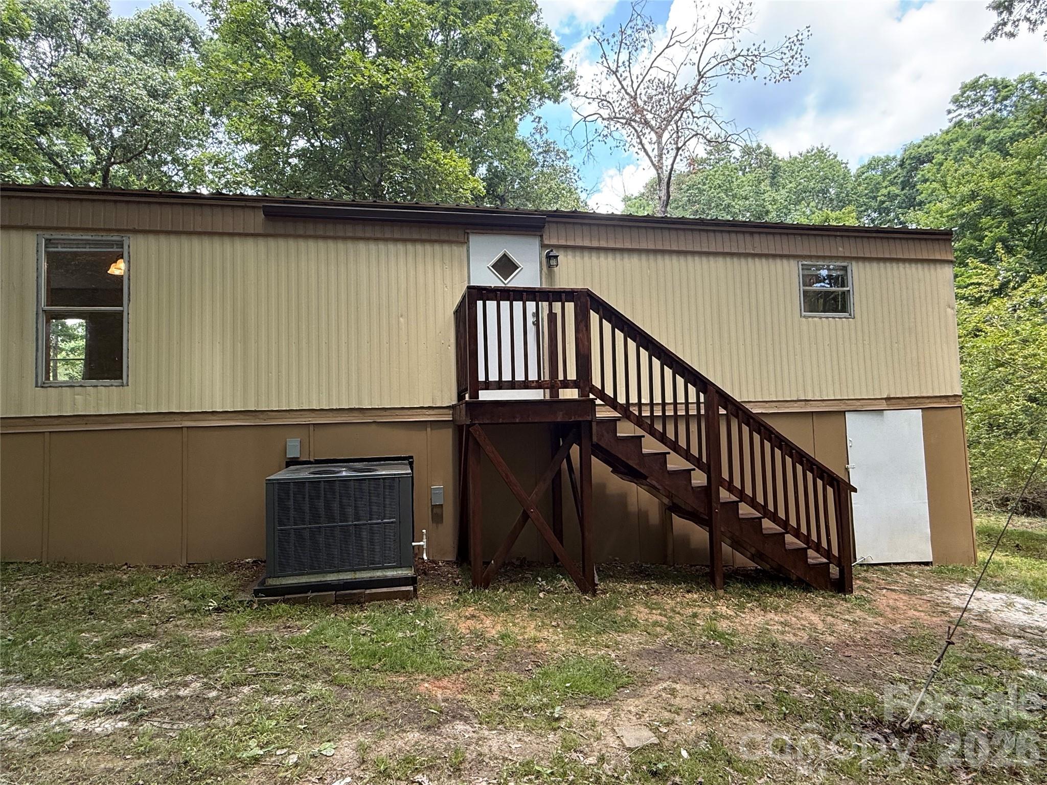 1140 Love Valley Road — Clover