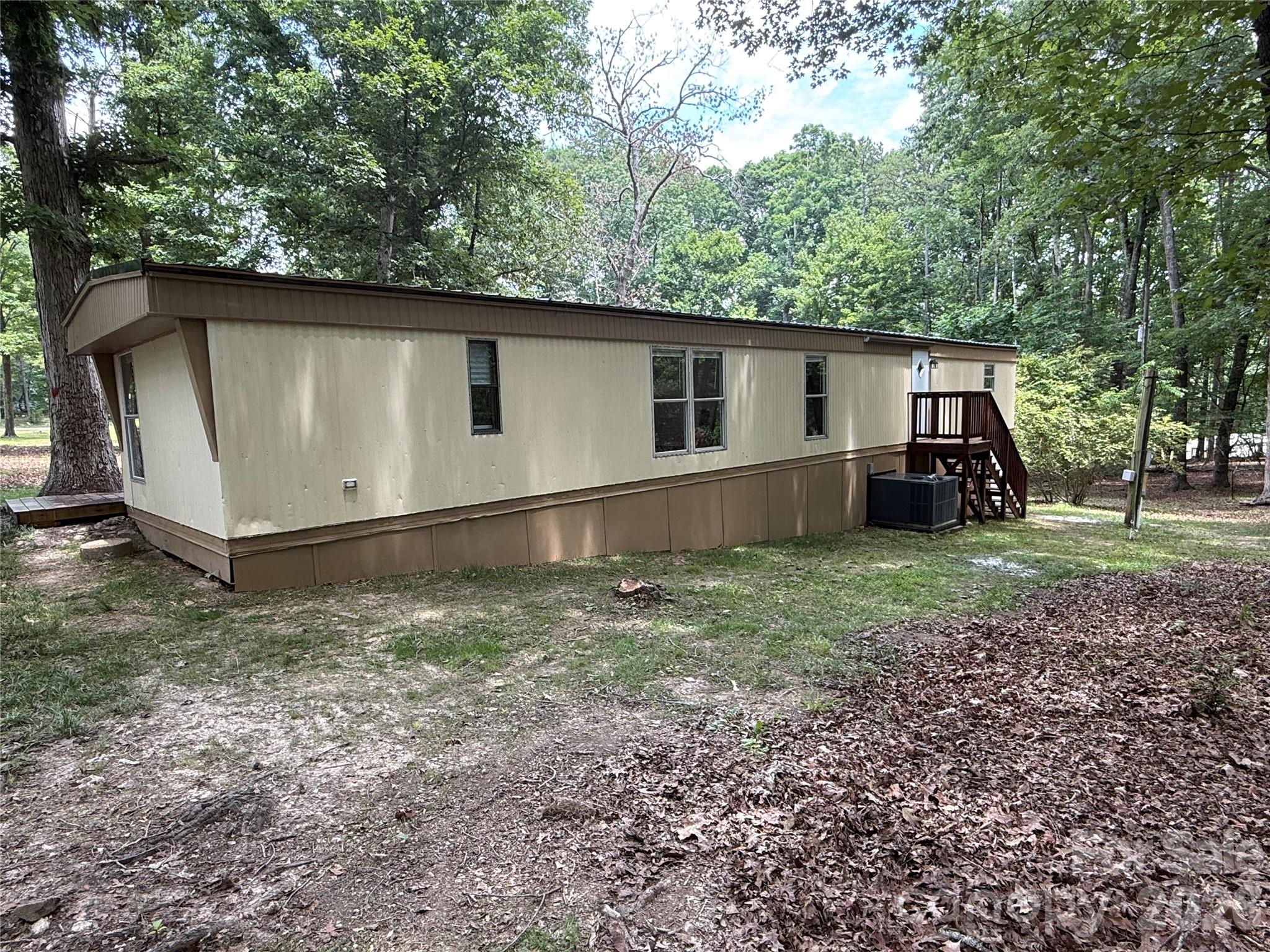 1140 Love Valley Road — Clover