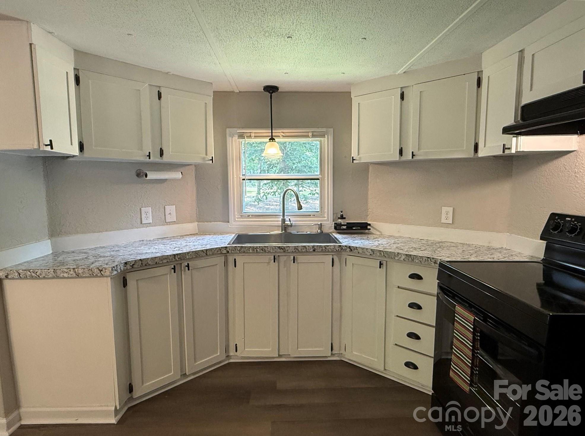 1140 Love Valley Road — Clover