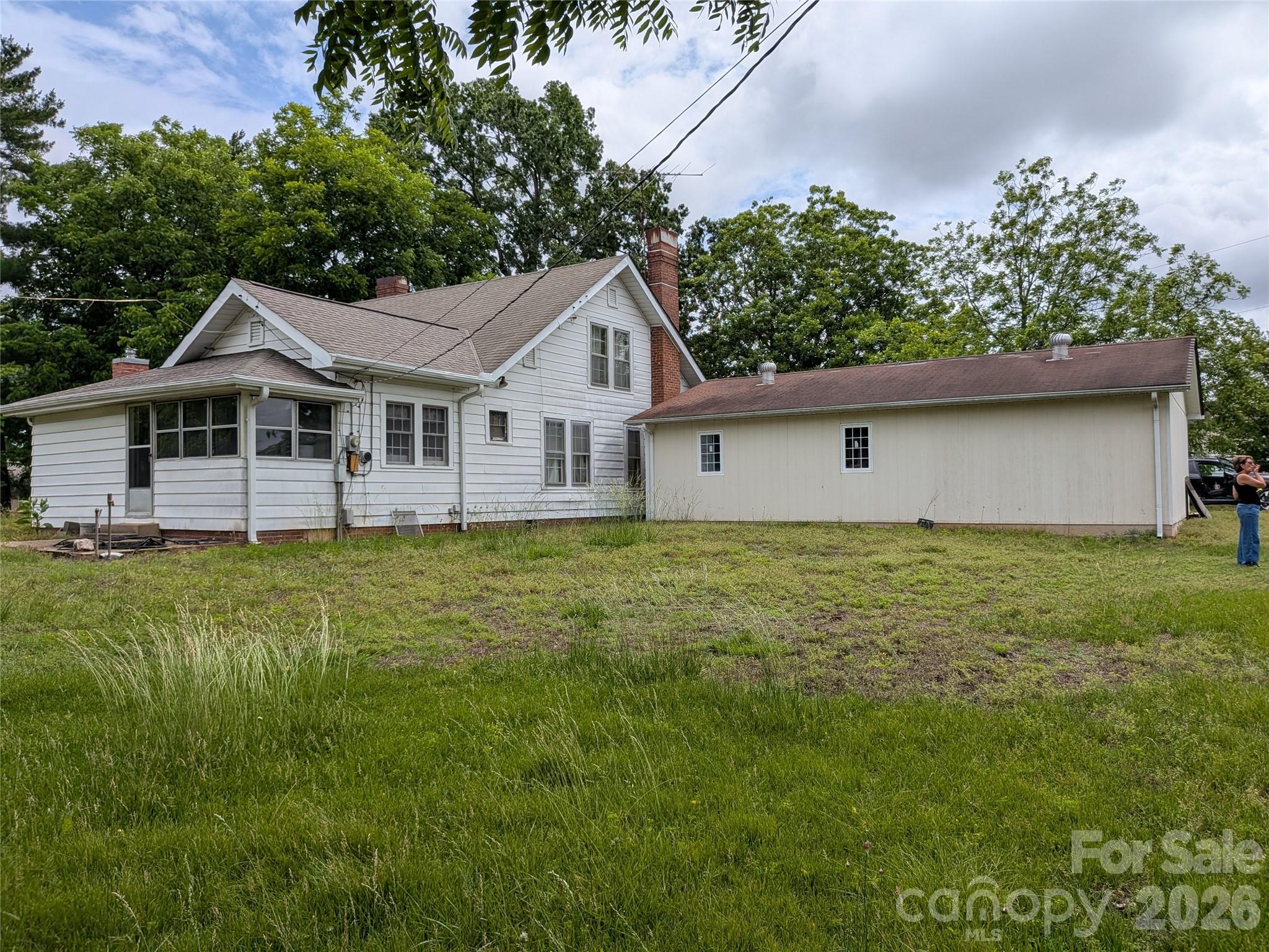 2618 Oakview Drive SW — Concord