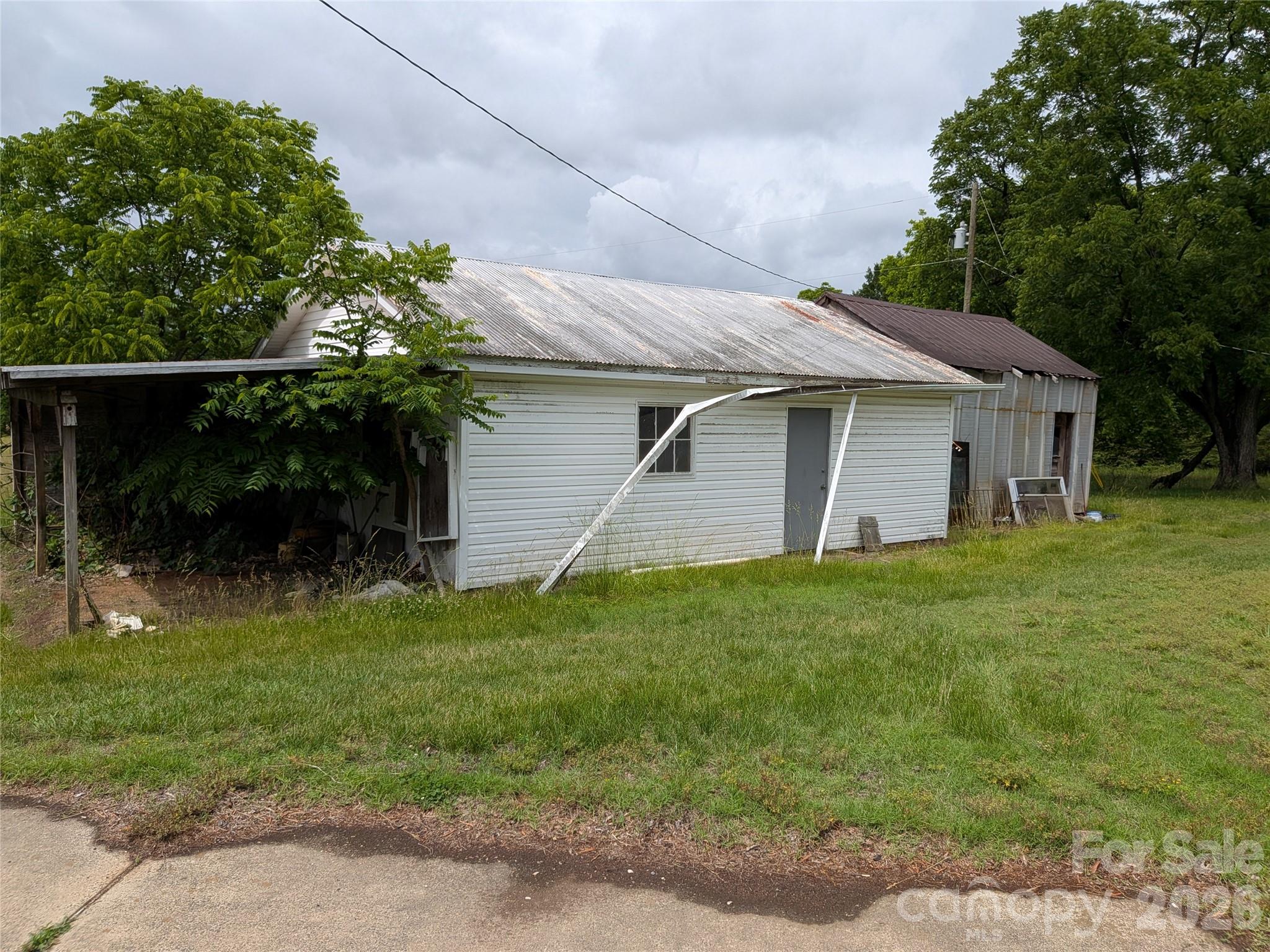 2618 Oakview Drive SW — Concord