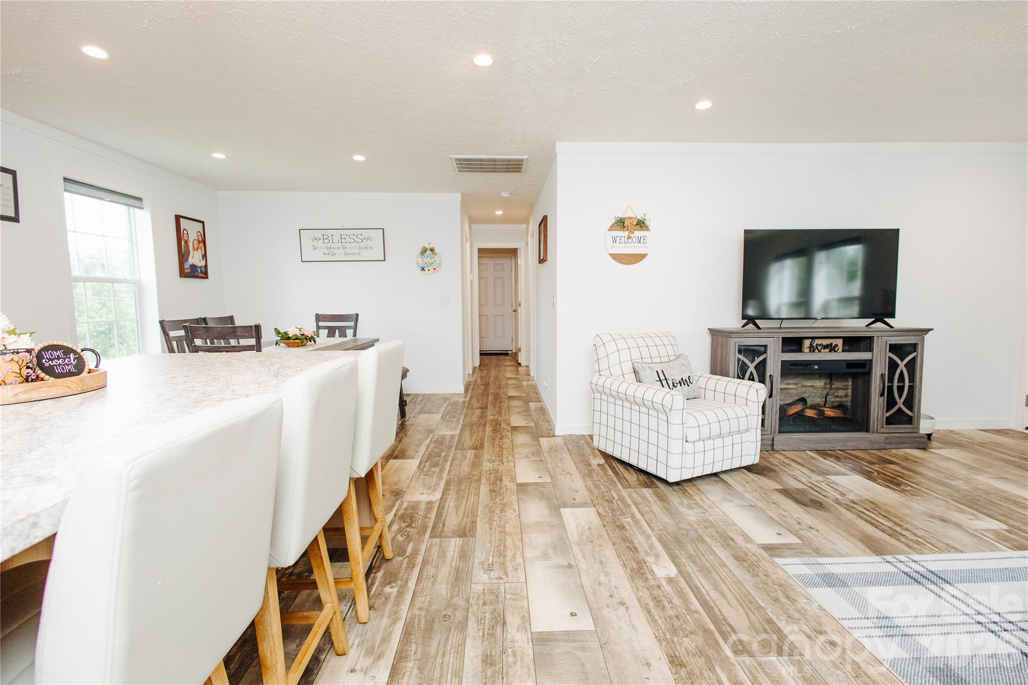 70 S Cascades Drive — Nebo