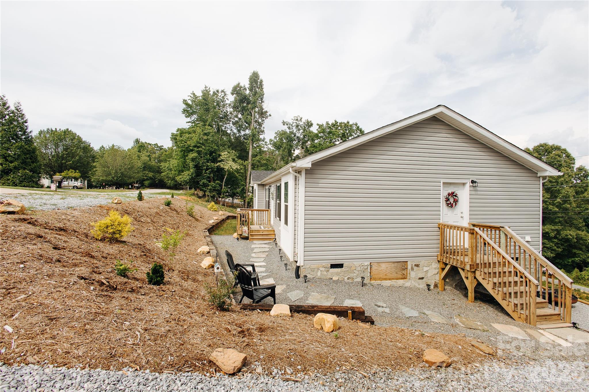70 S Cascades Drive — Nebo