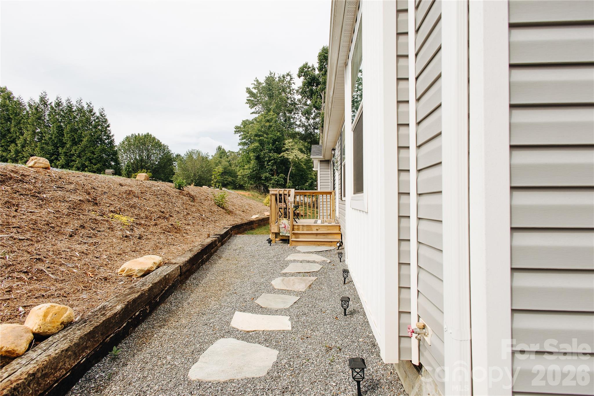 70 S Cascades Drive — Nebo