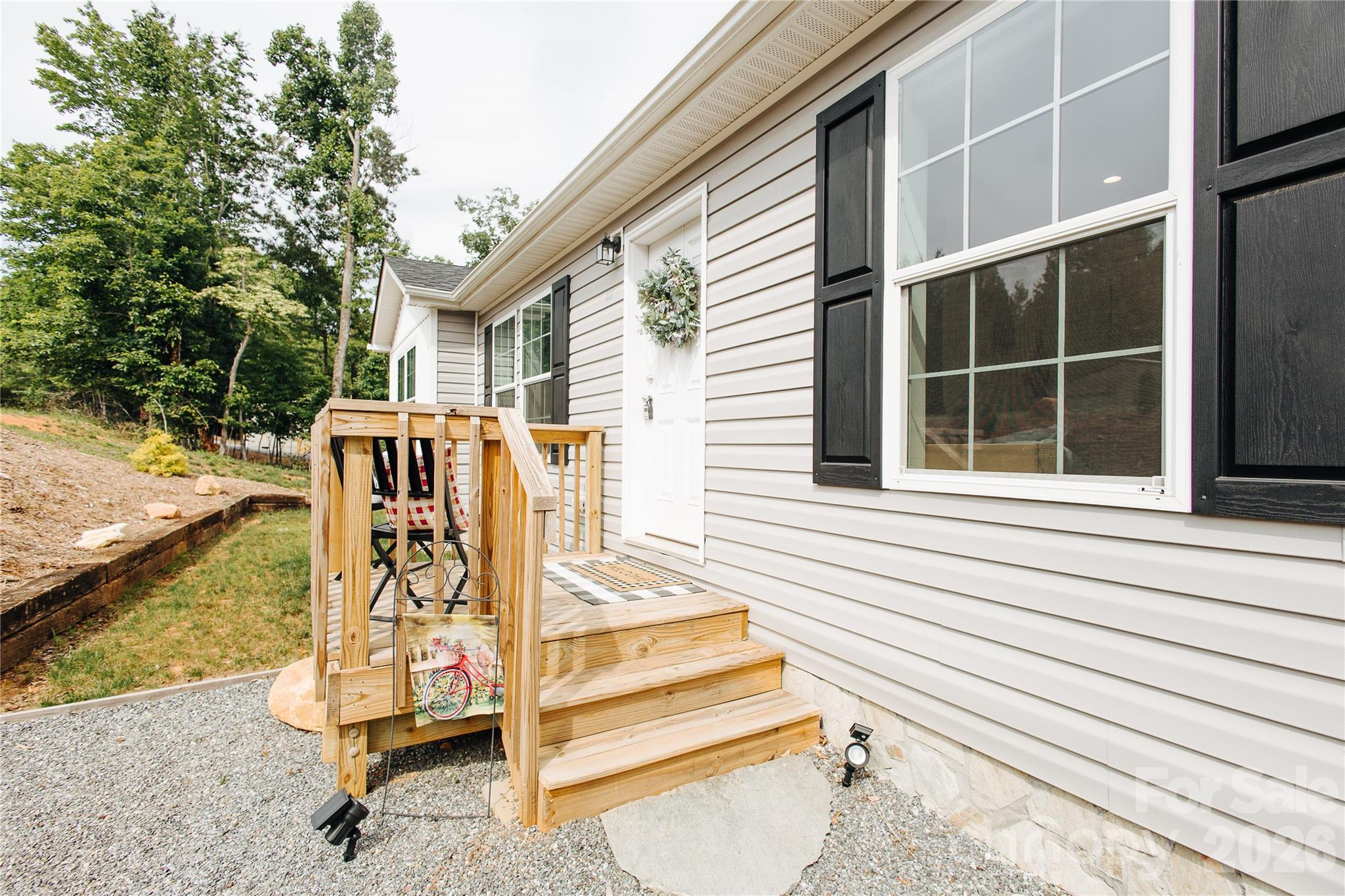 70 S Cascades Drive — Nebo