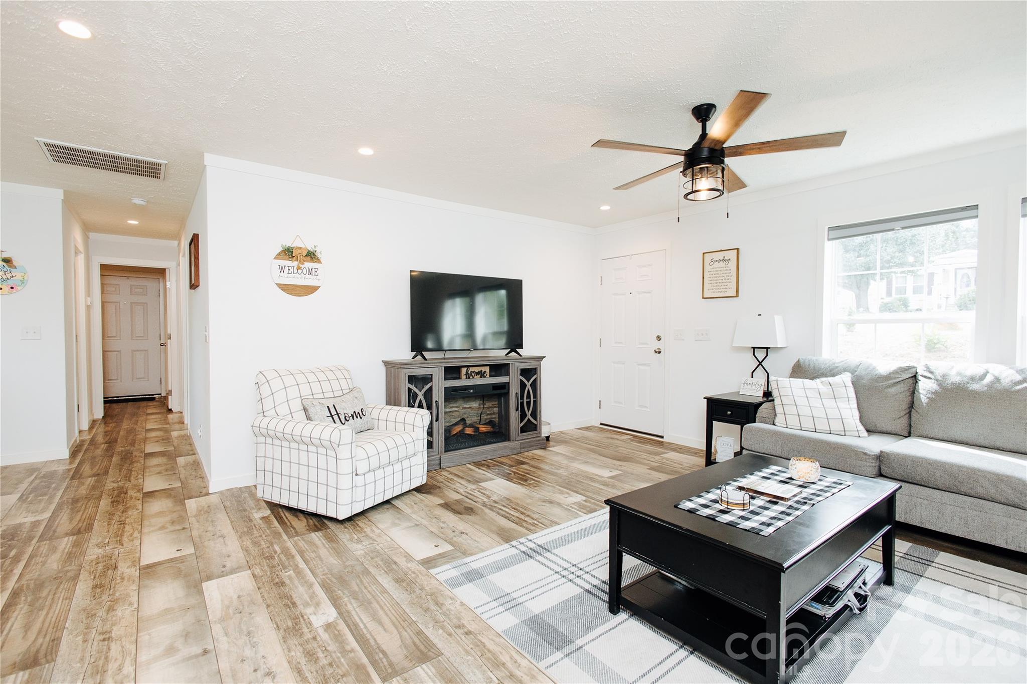70 S Cascades Drive — Nebo