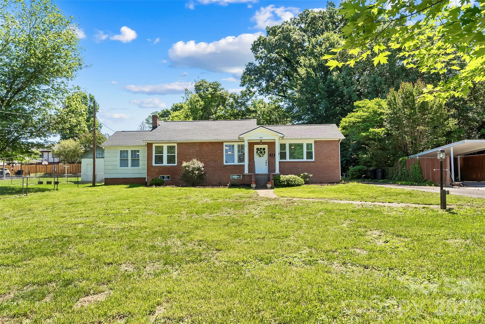 101 Falls Street — Morganton