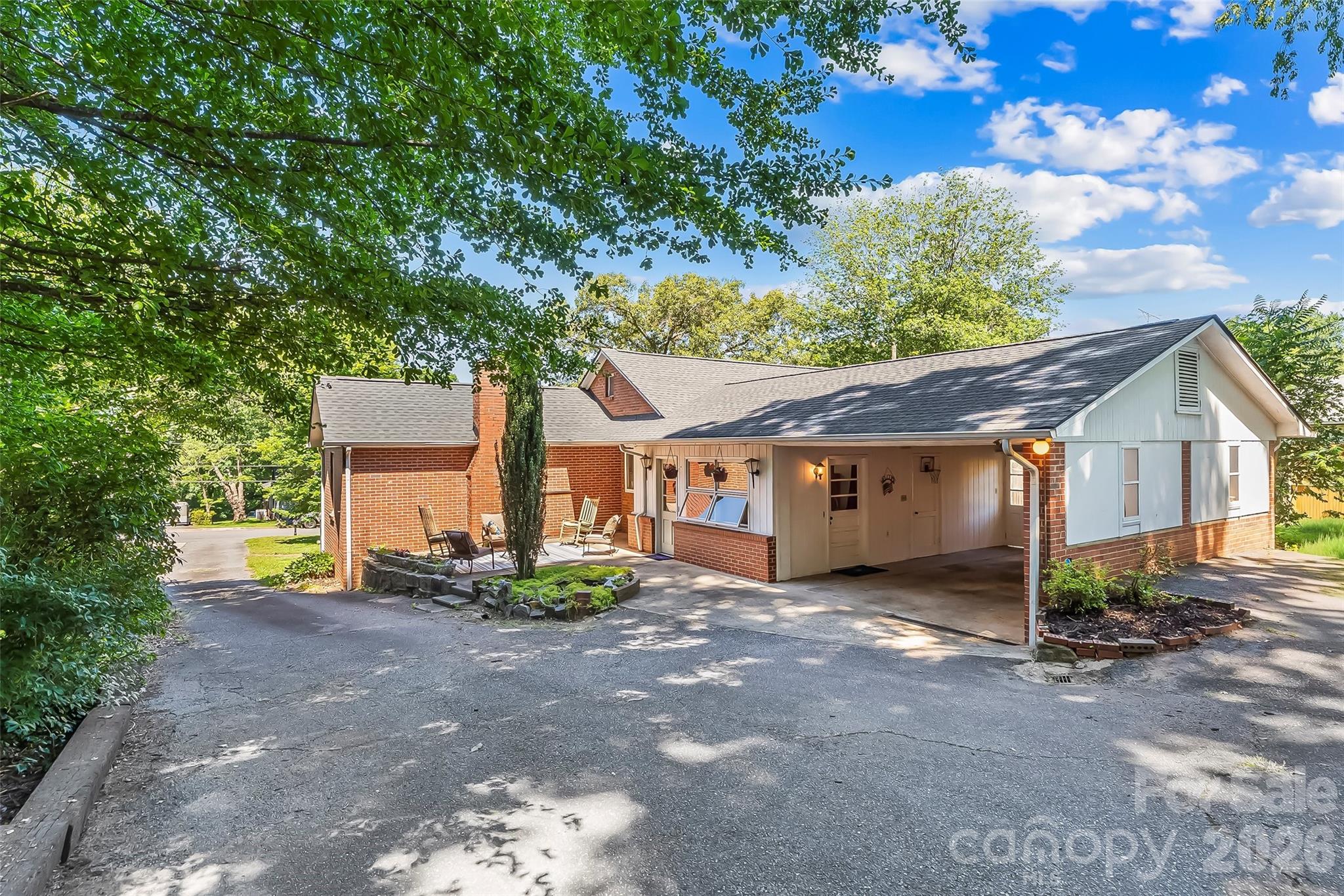 101 Falls Street — Morganton