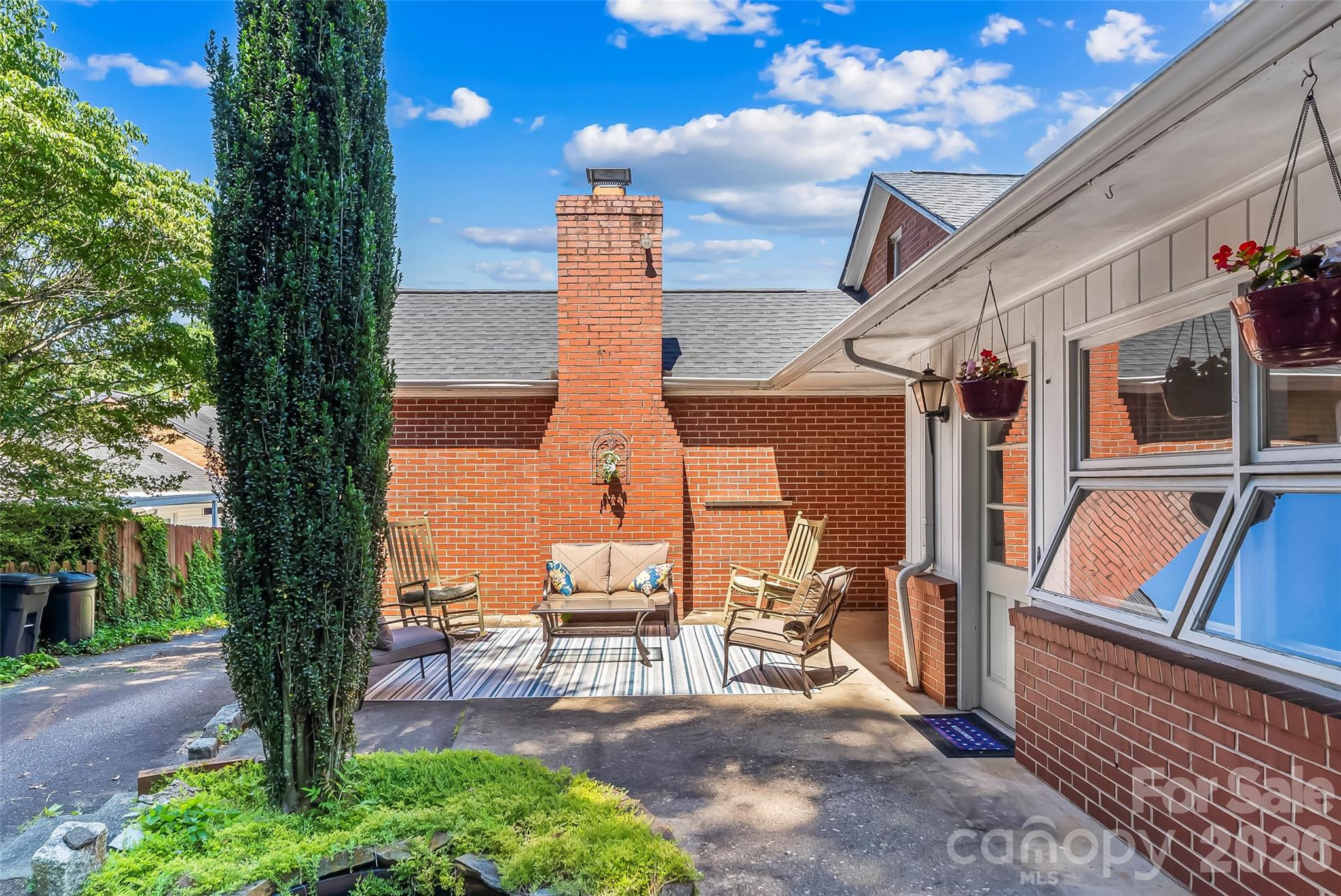 101 Falls Street — Morganton
