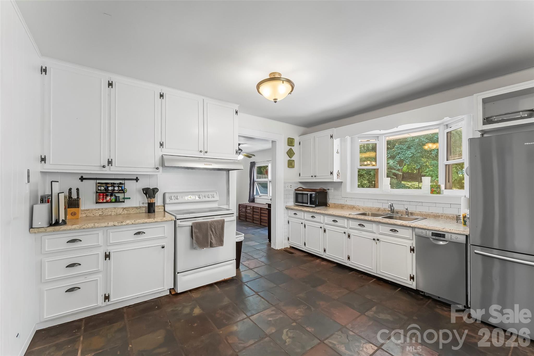 101 Falls Street — Morganton