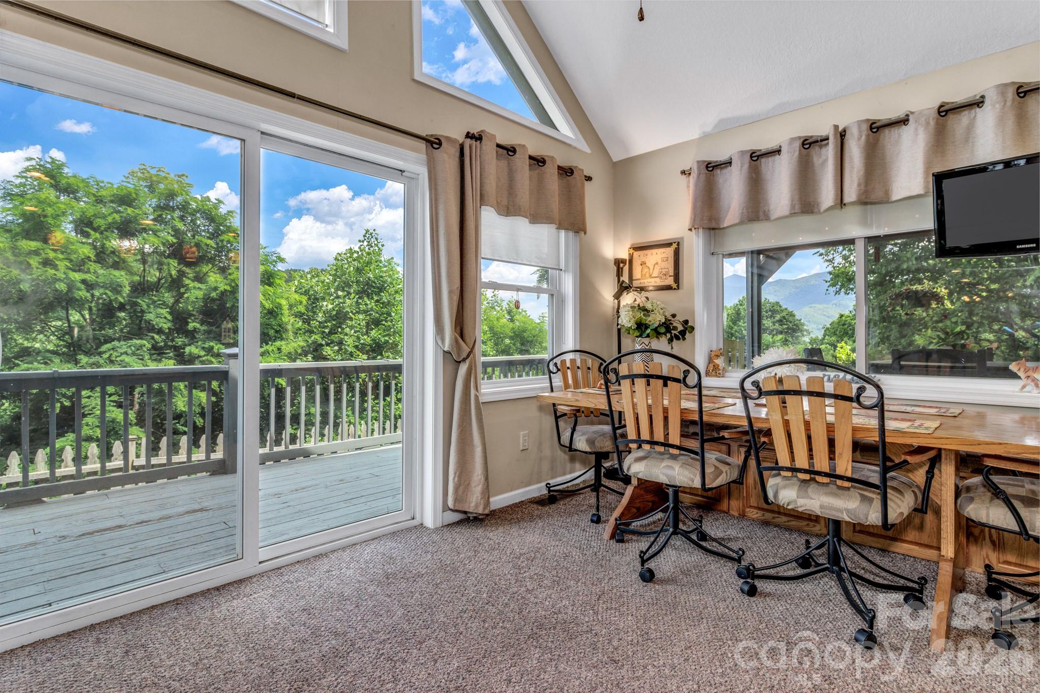 305 Majestic Mountain Drive — Burnsville