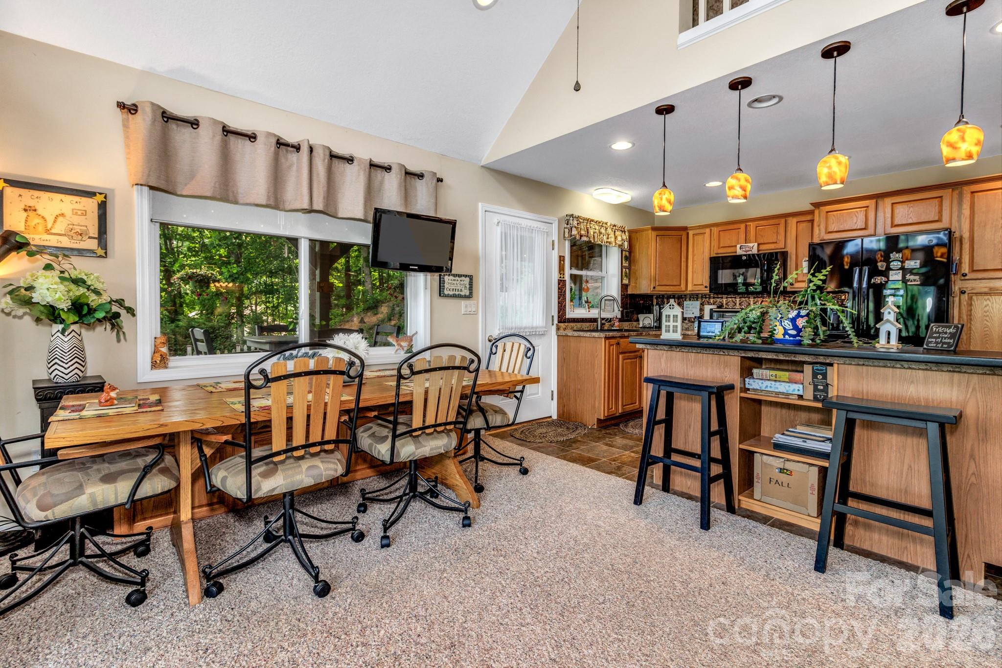 305 Majestic Mountain Drive — Burnsville