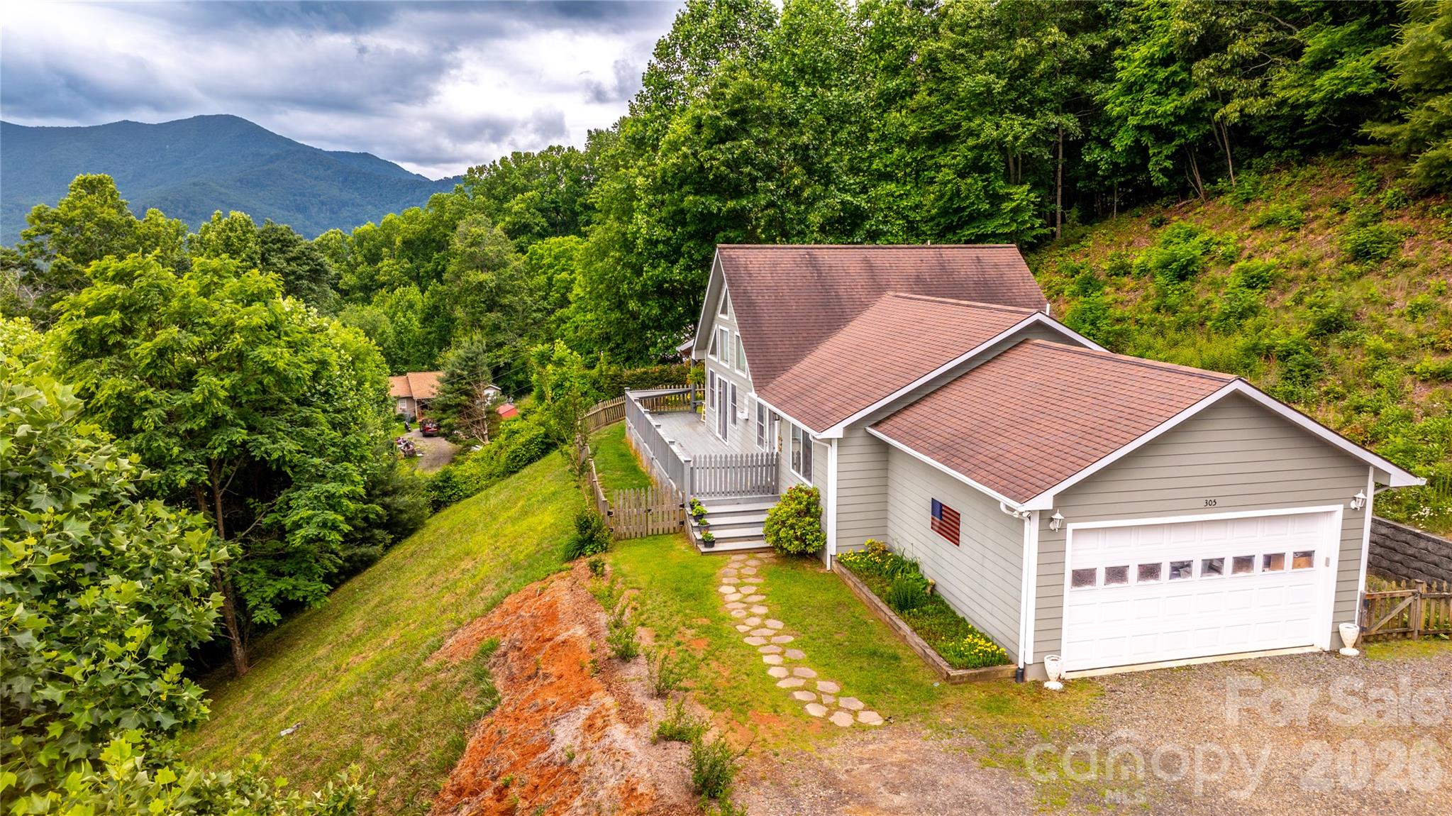 305 Majestic Mountain Drive — Burnsville