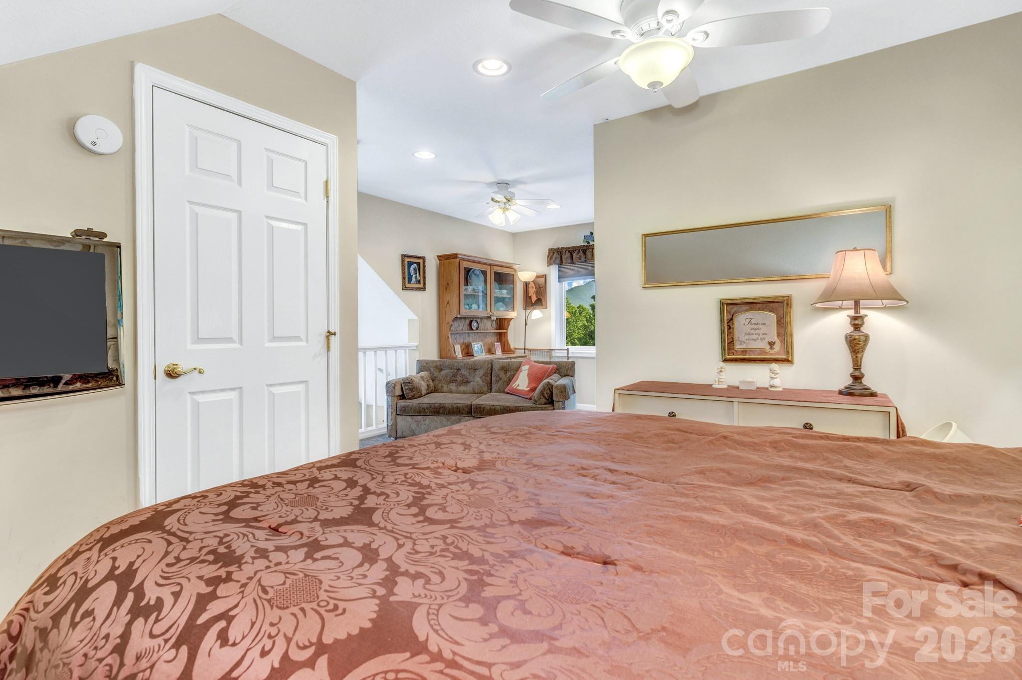 305 Majestic Mountain Drive — Burnsville