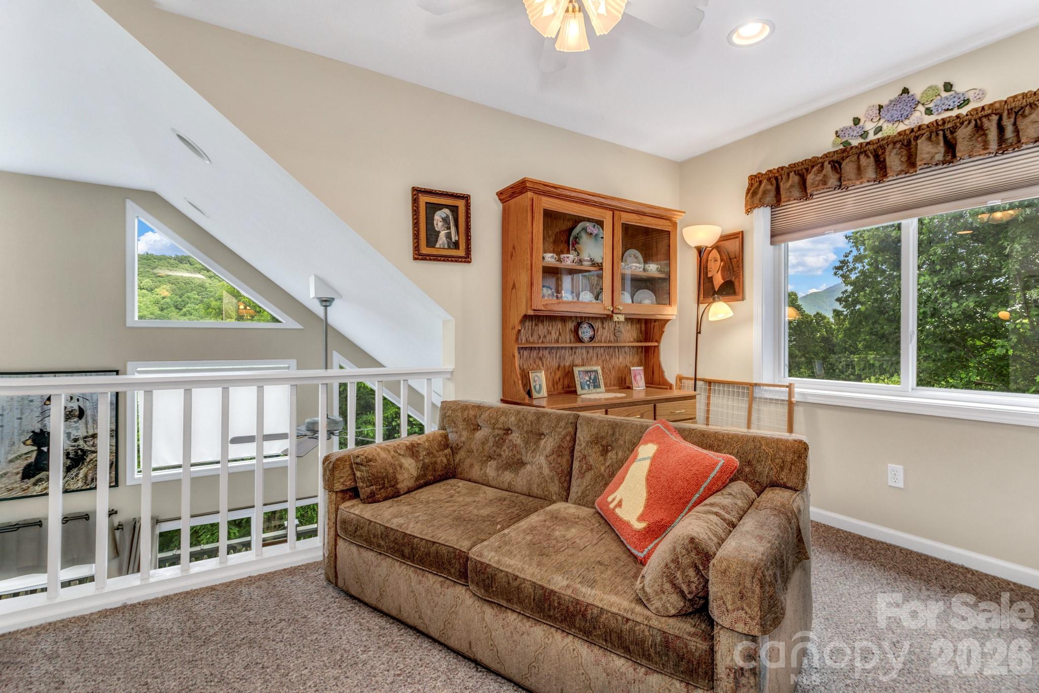 305 Majestic Mountain Drive — Burnsville