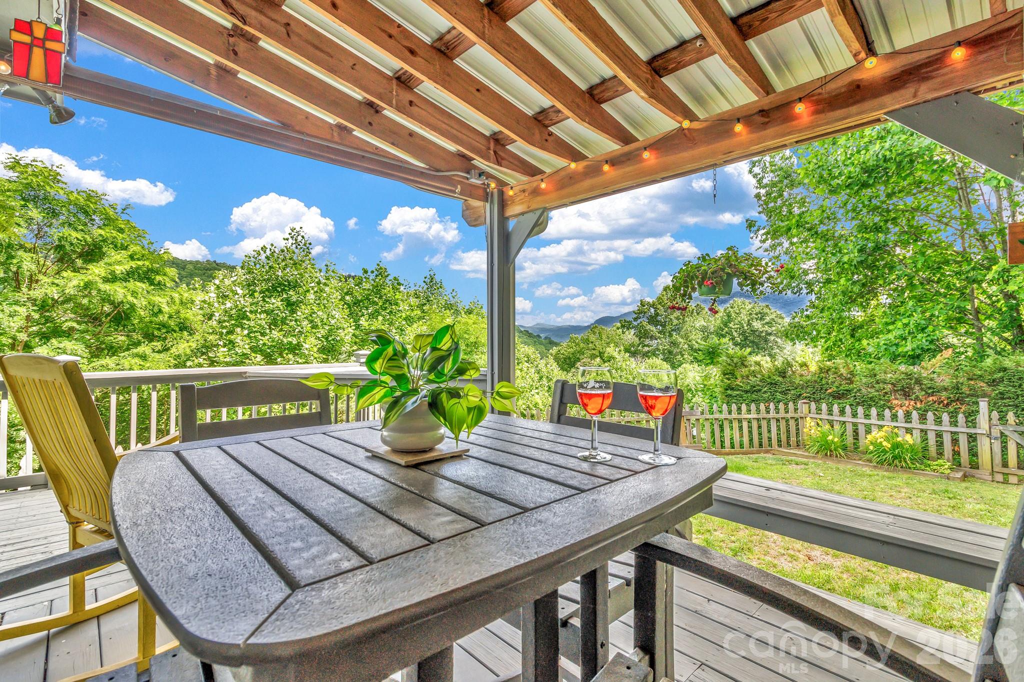 305 Majestic Mountain Drive — Burnsville