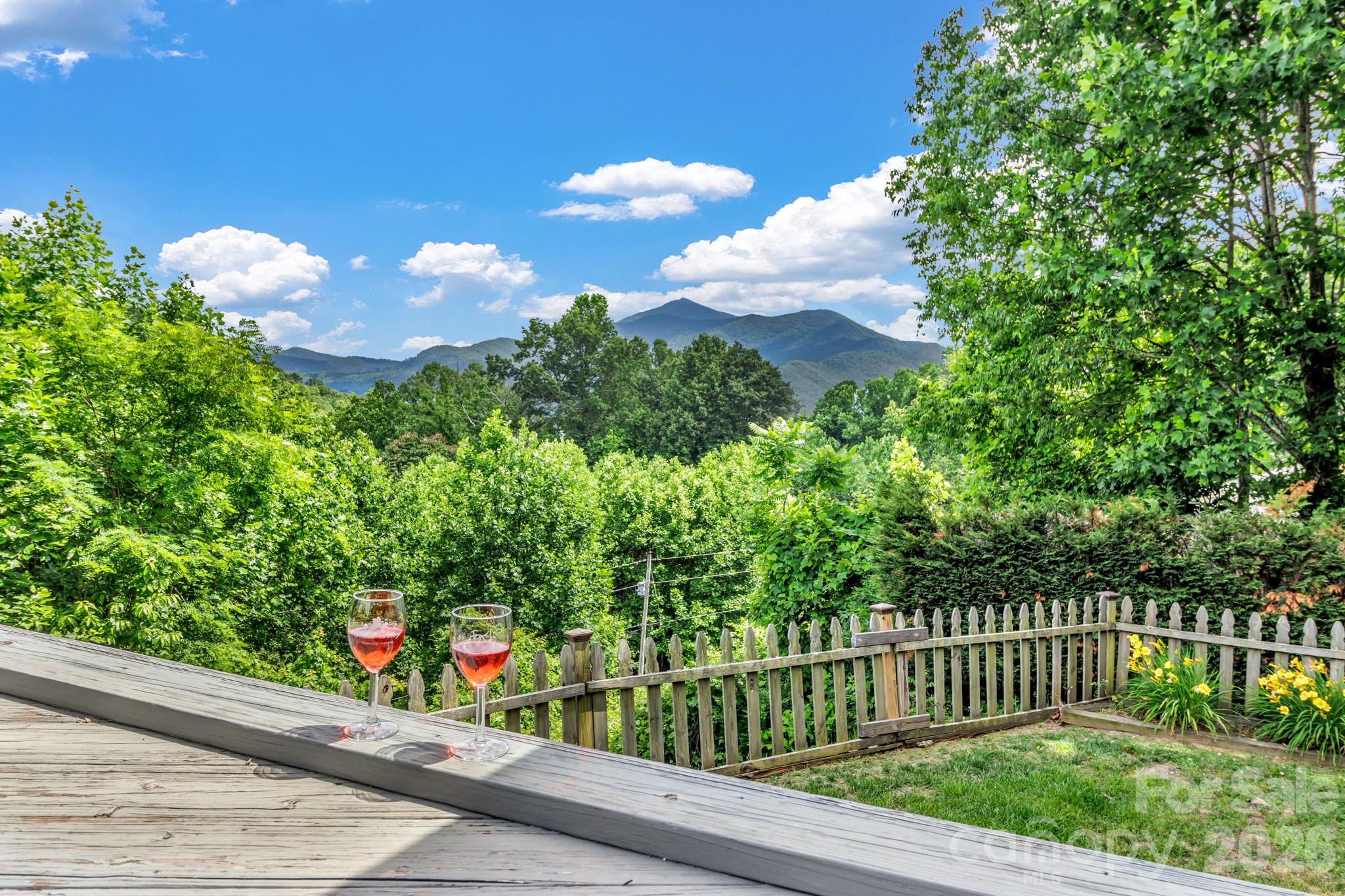 305 Majestic Mountain Drive — Burnsville