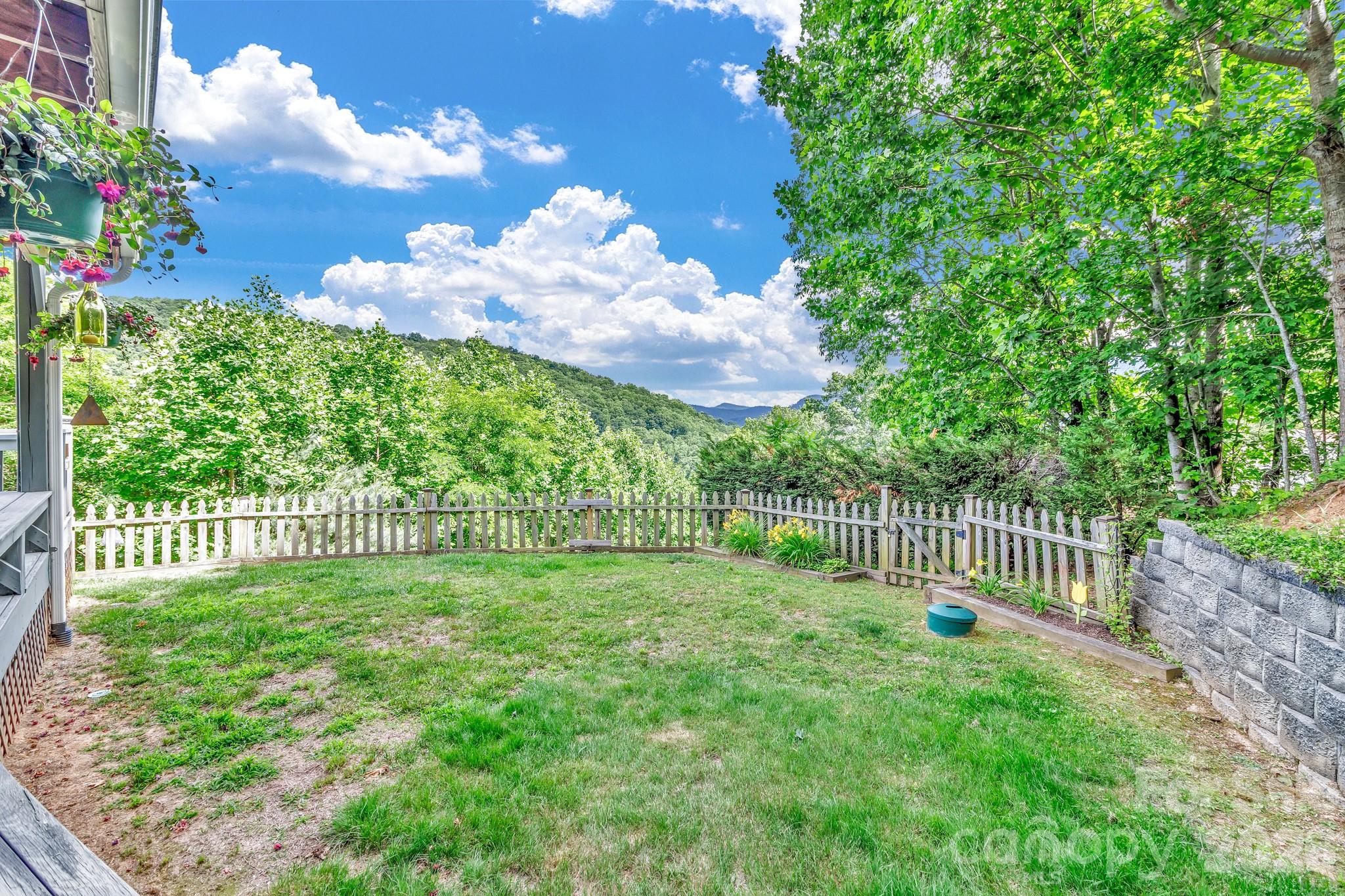 305 Majestic Mountain Drive — Burnsville