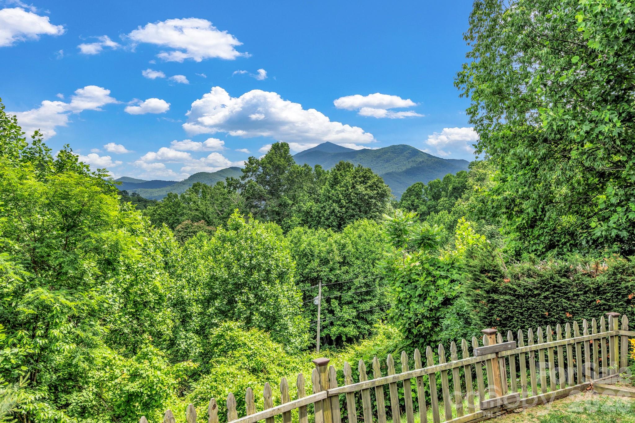 305 Majestic Mountain Drive — Burnsville