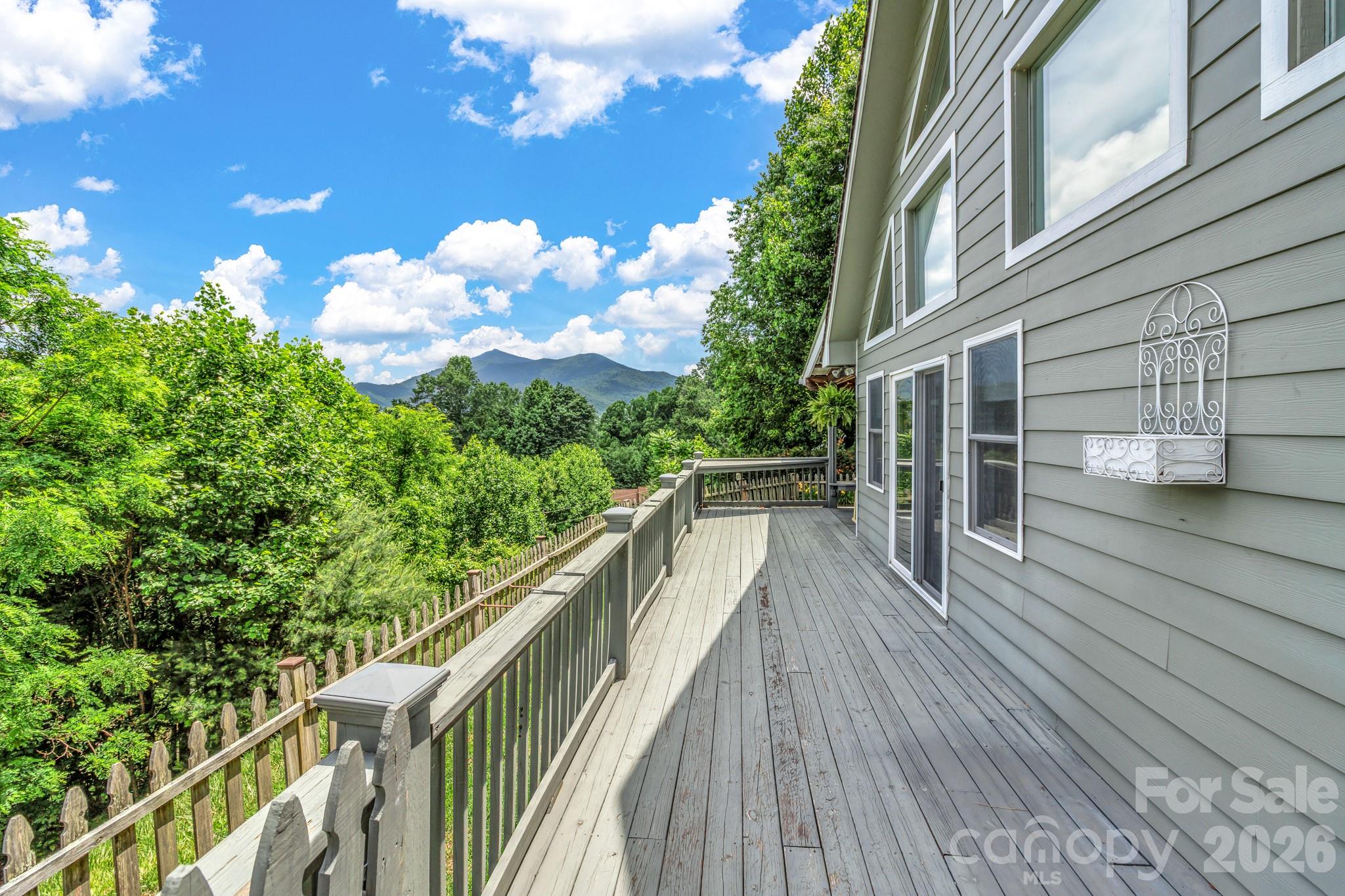 305 Majestic Mountain Drive — Burnsville