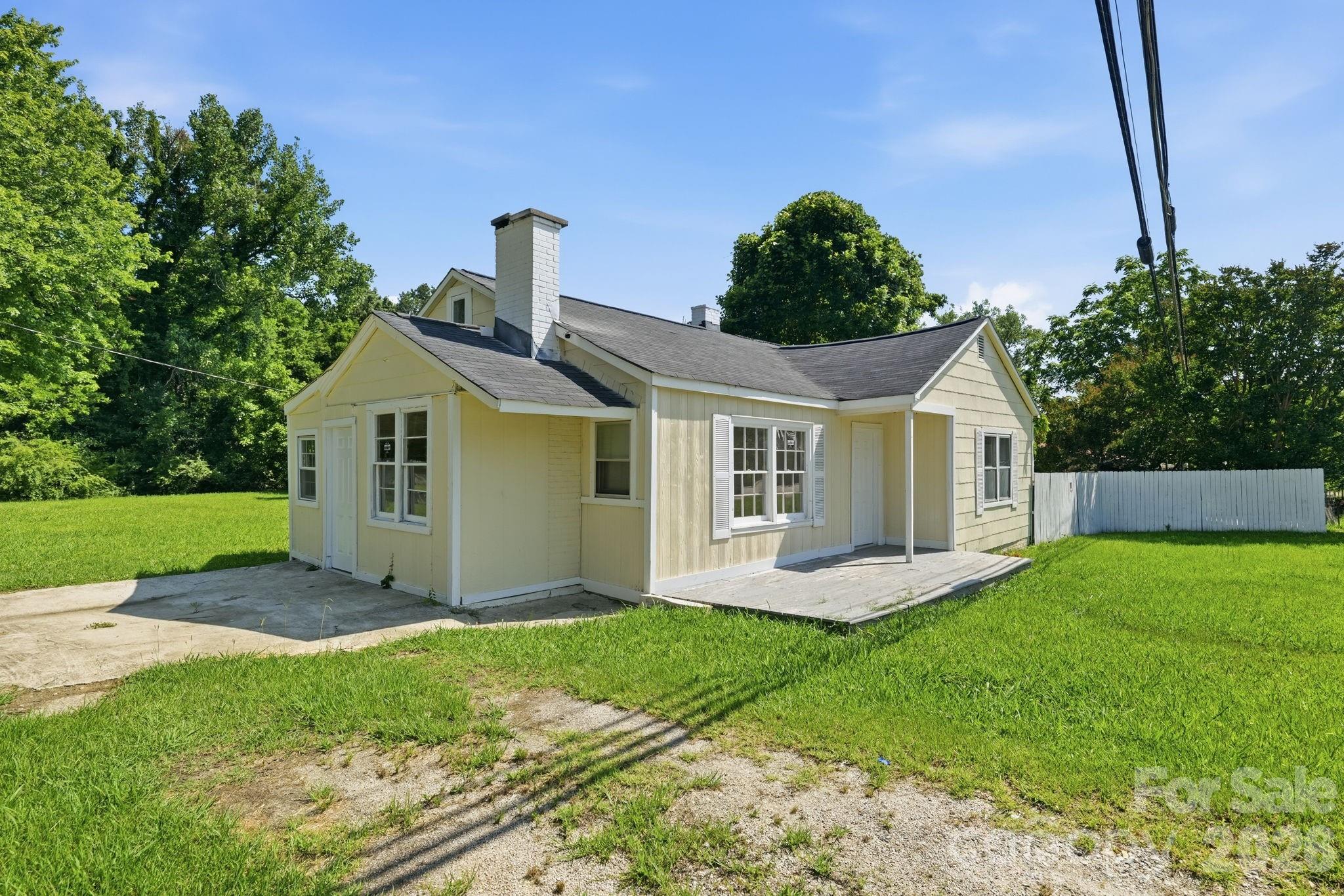 1208 E Arch Street — Lancaster