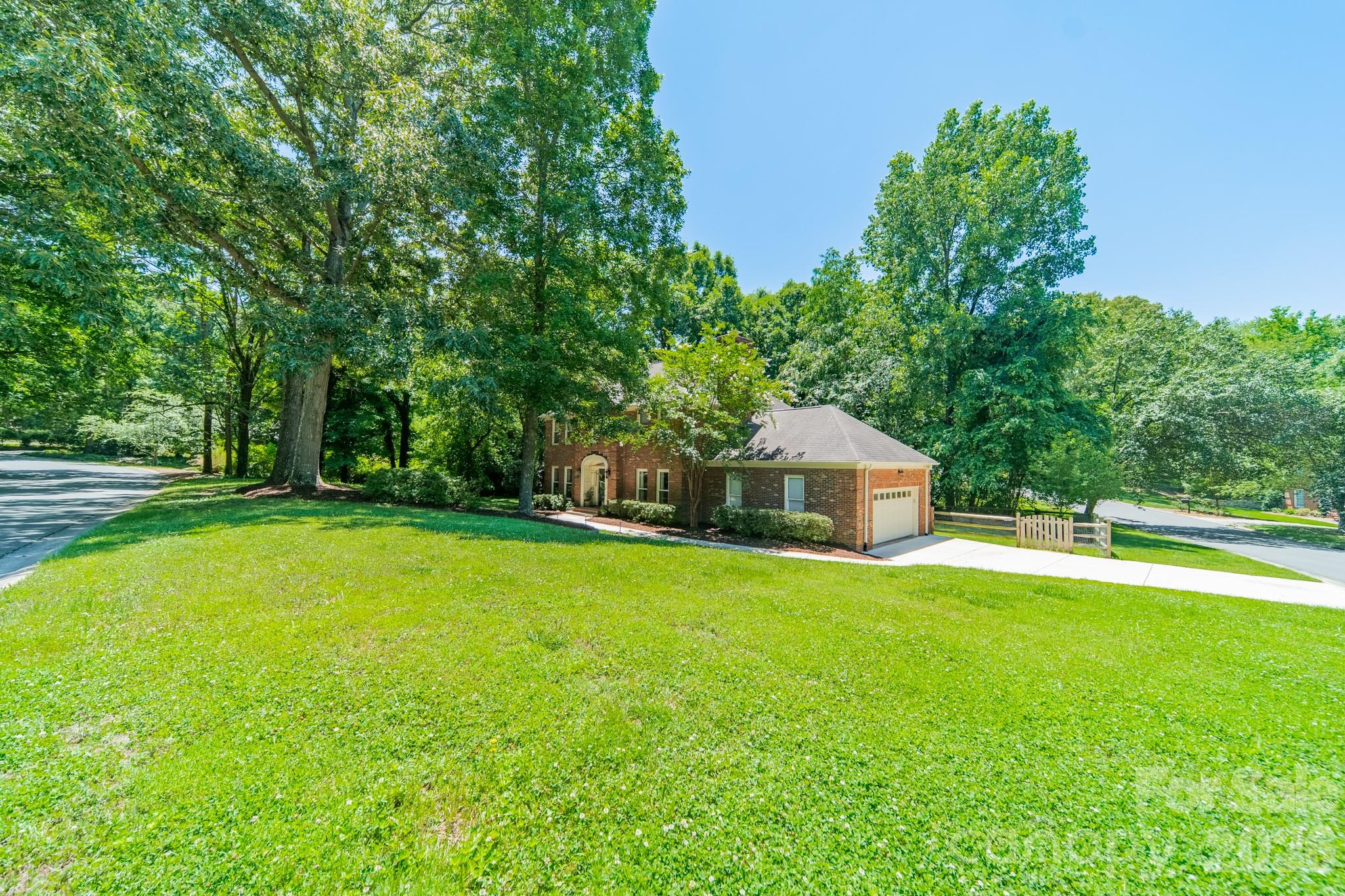 506 Abbotsford Court — Charlotte
