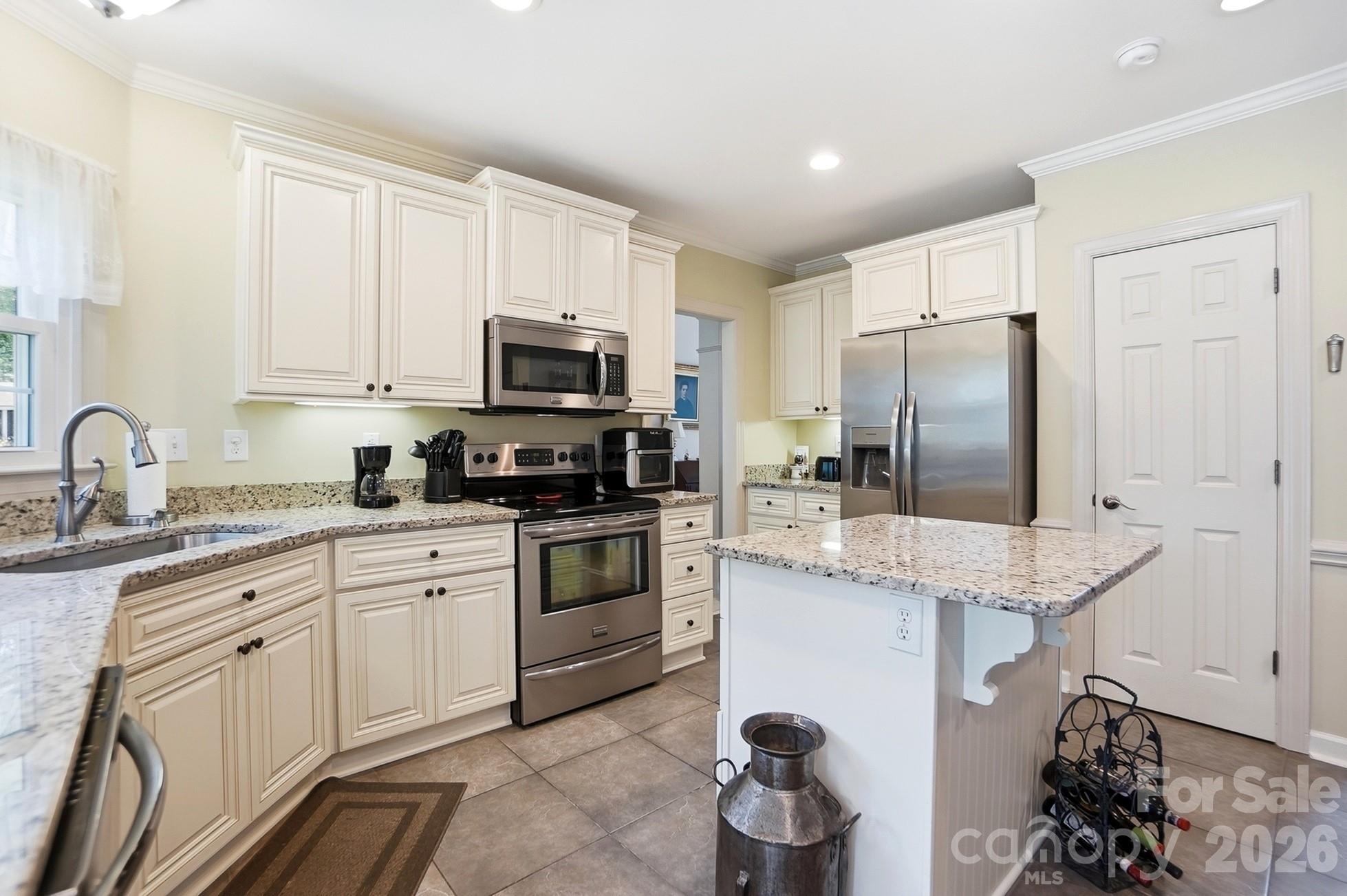 12100 Provincetowne Drive — Charlotte