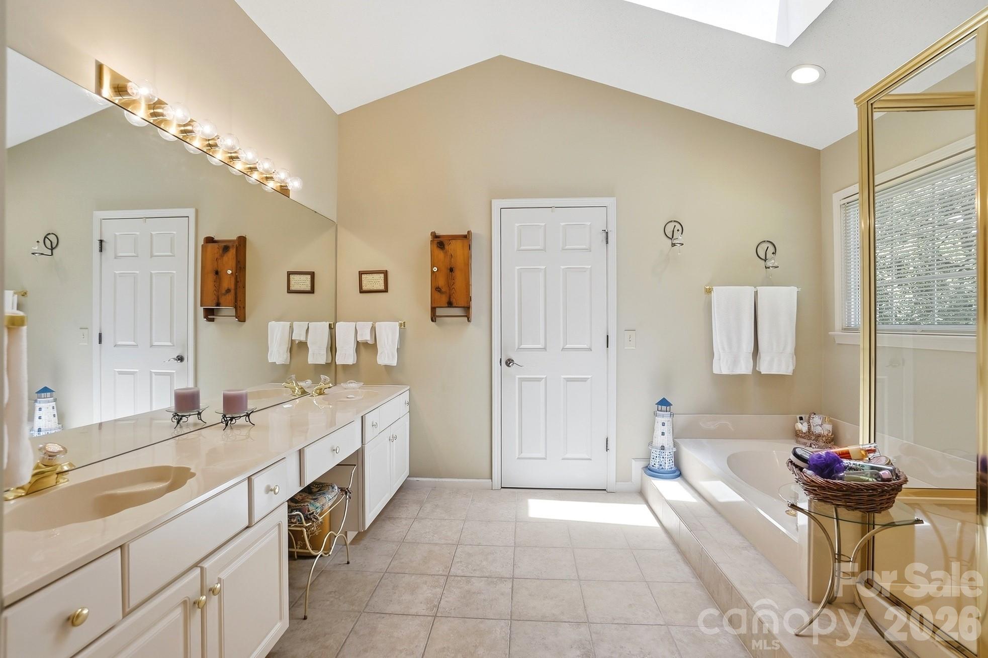 12100 Provincetowne Drive — Charlotte
