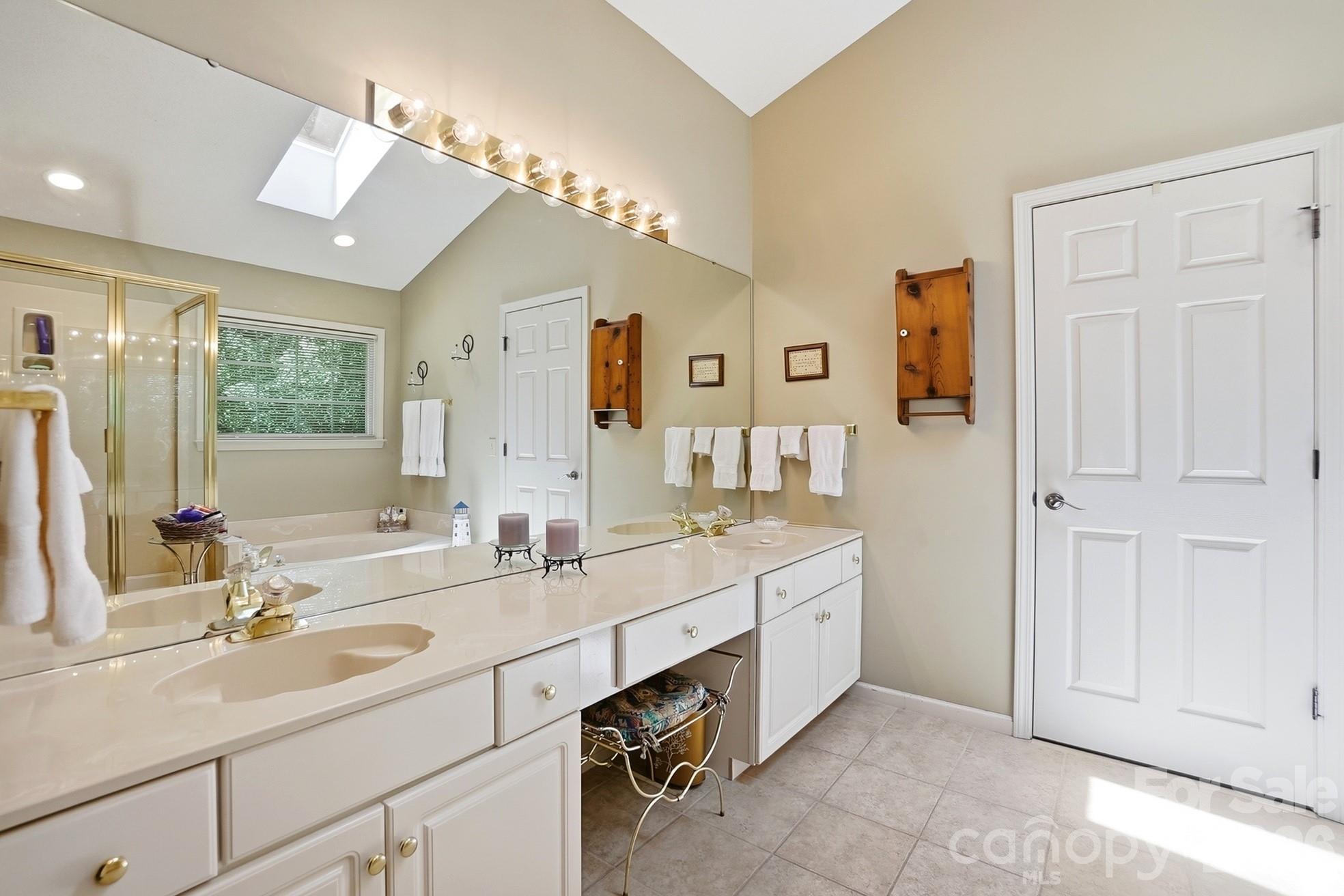 12100 Provincetowne Drive — Charlotte