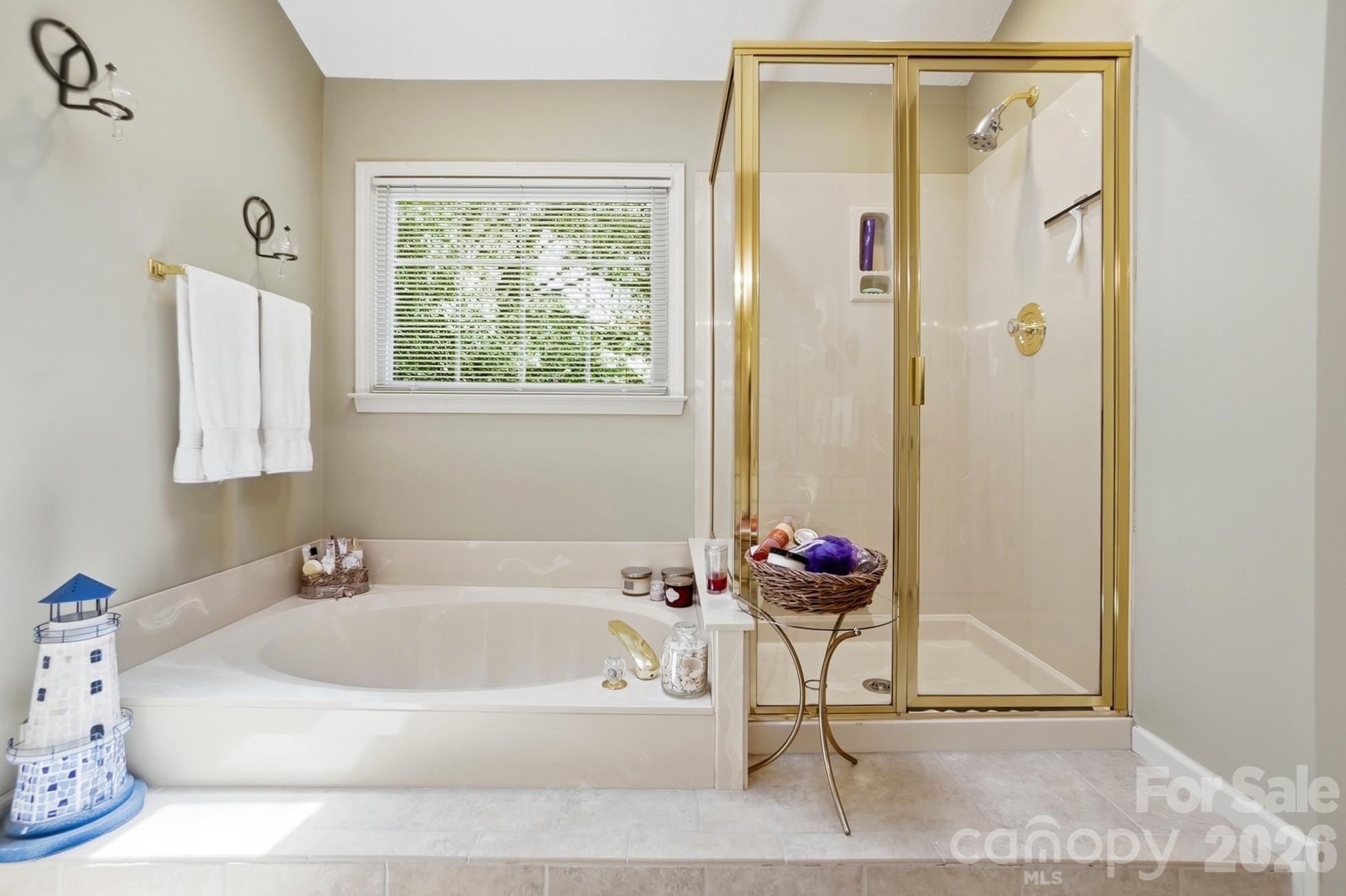 12100 Provincetowne Drive — Charlotte