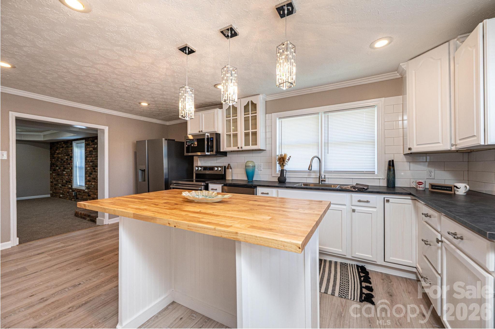 1614 College Avenue SW — Lenoir