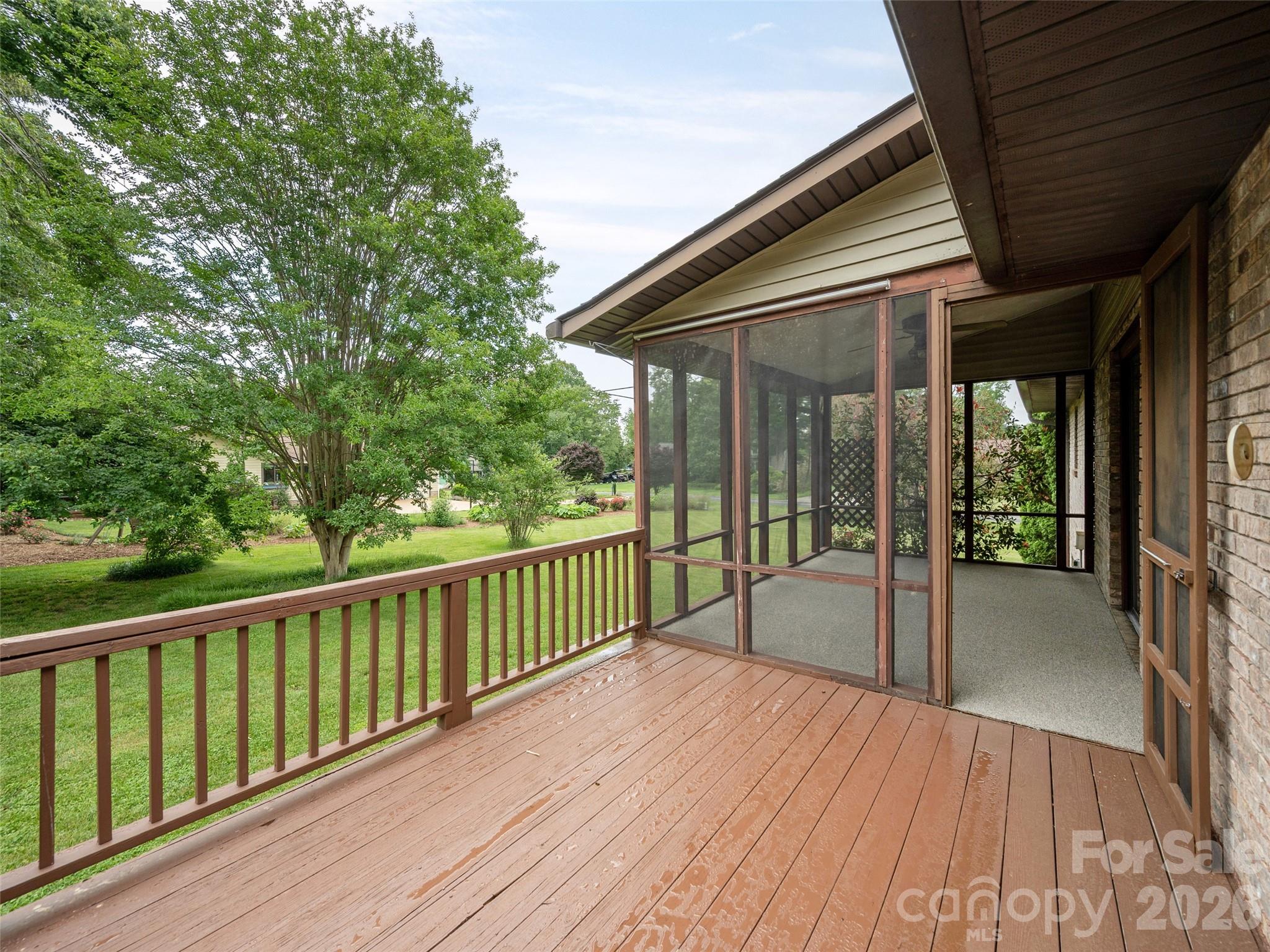 2 Bannerwood Drive — Horse Shoe