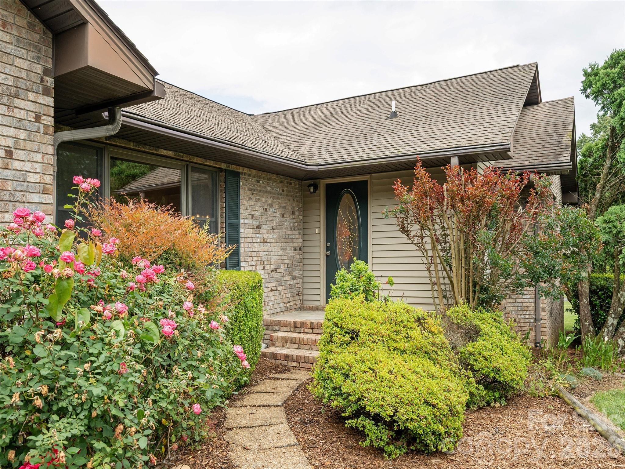 2 Bannerwood Drive — Horse Shoe