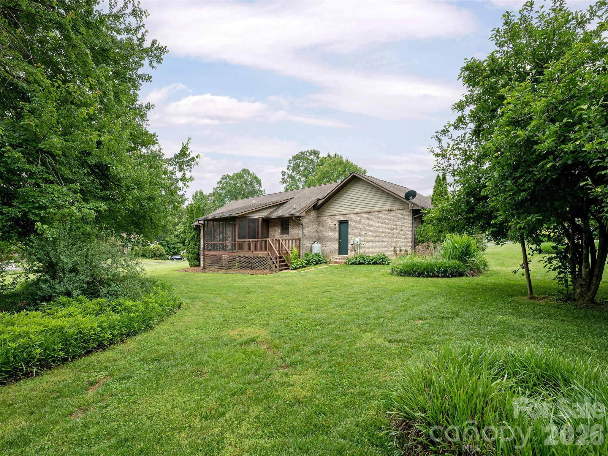 2 Bannerwood Drive — Horse Shoe