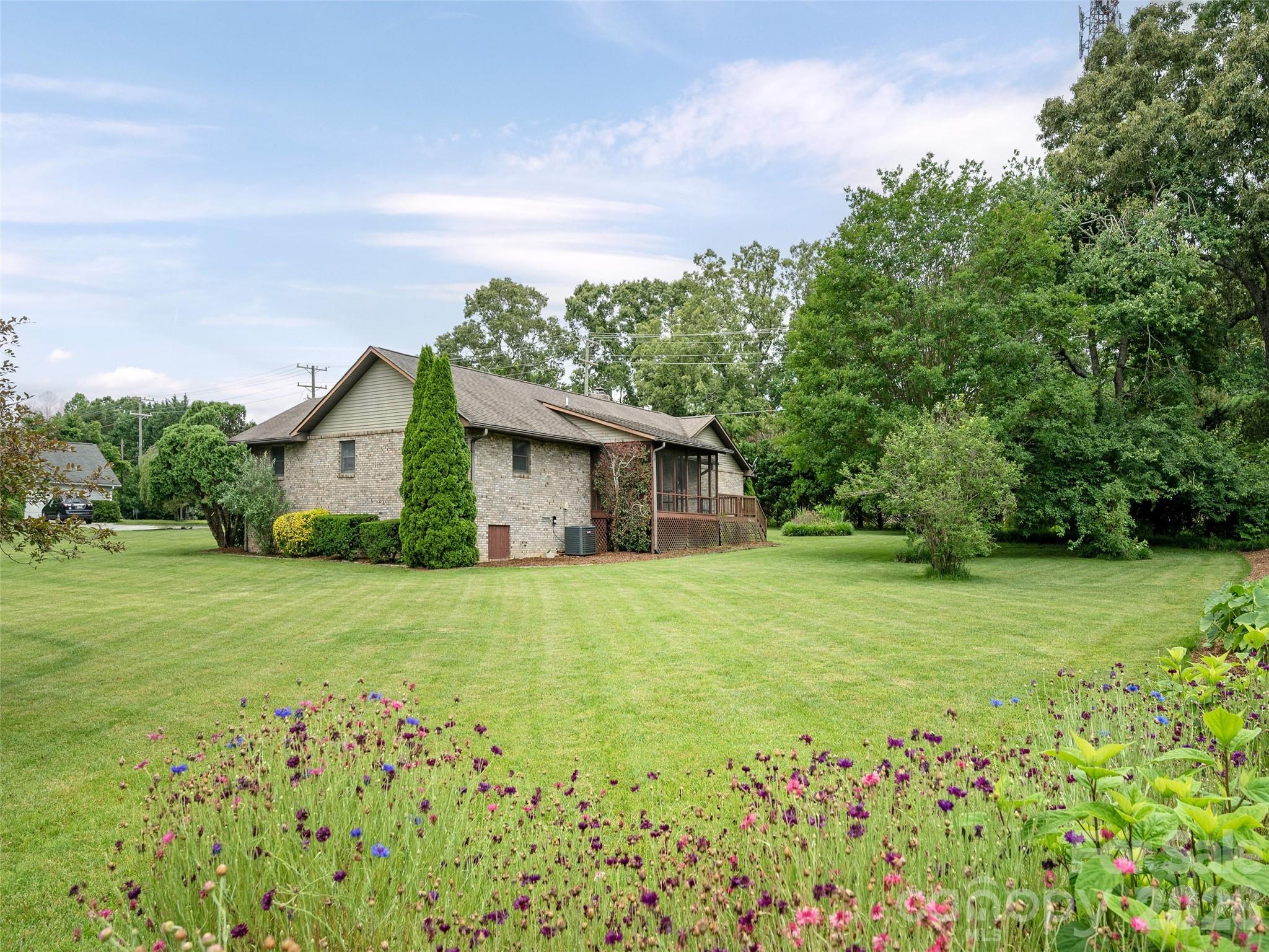 2 Bannerwood Drive — Horse Shoe