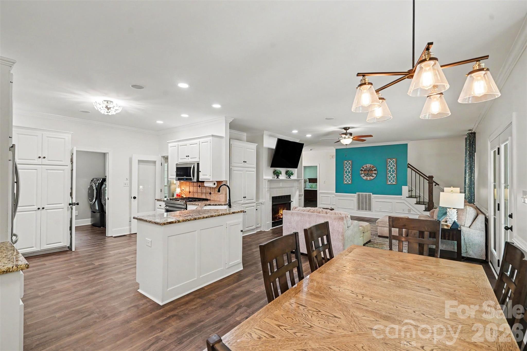 6128 Lake Providence Lane — Charlotte