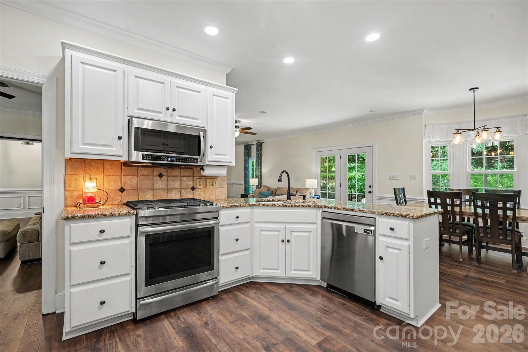 6128 Lake Providence Lane — Charlotte