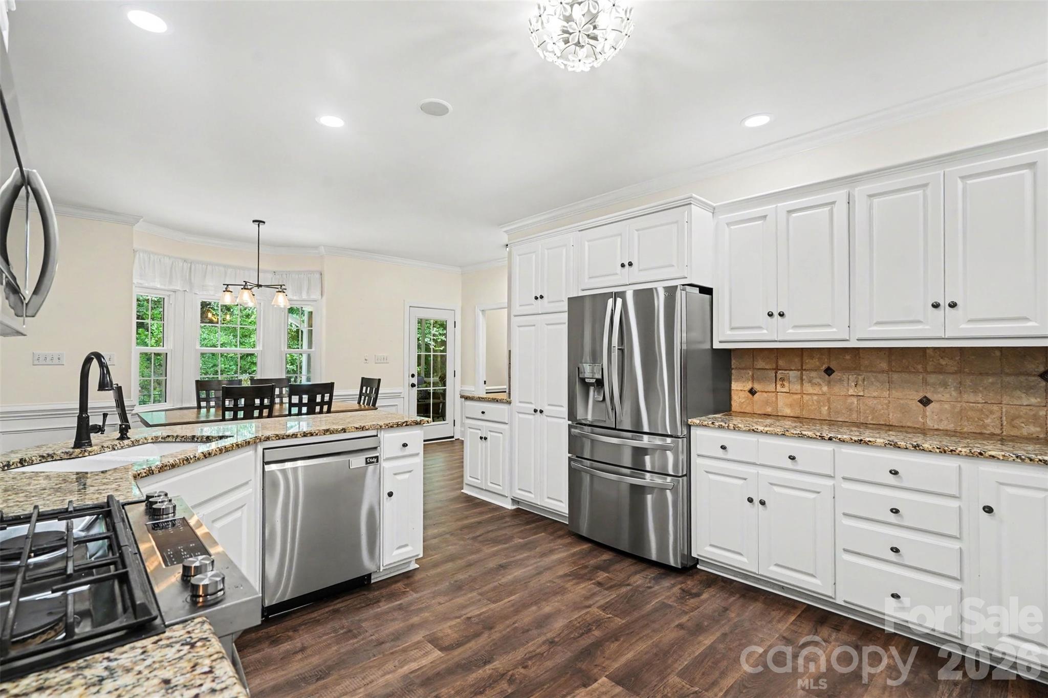 6128 Lake Providence Lane — Charlotte
