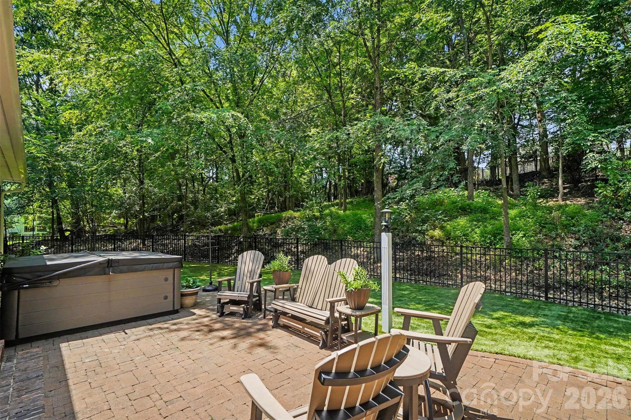 6128 Lake Providence Lane — Charlotte