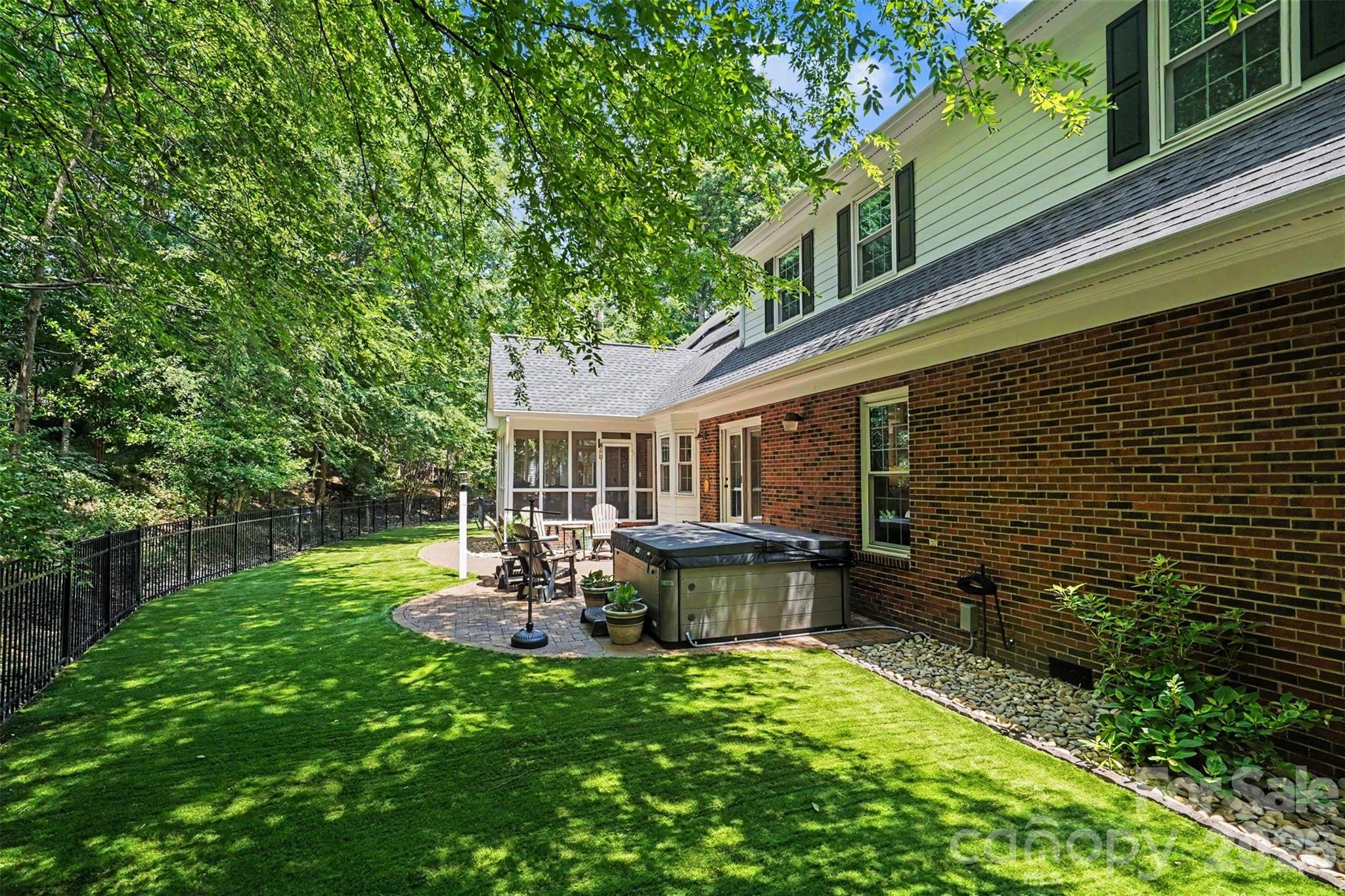 6128 Lake Providence Lane — Charlotte